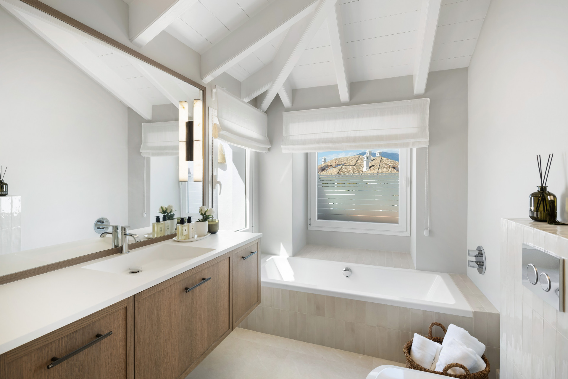 Modern Duplex Penthouse · Photo 14