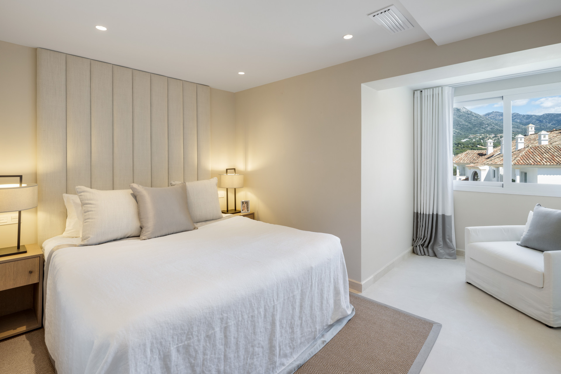 Modern Duplex Penthouse · Photo 10