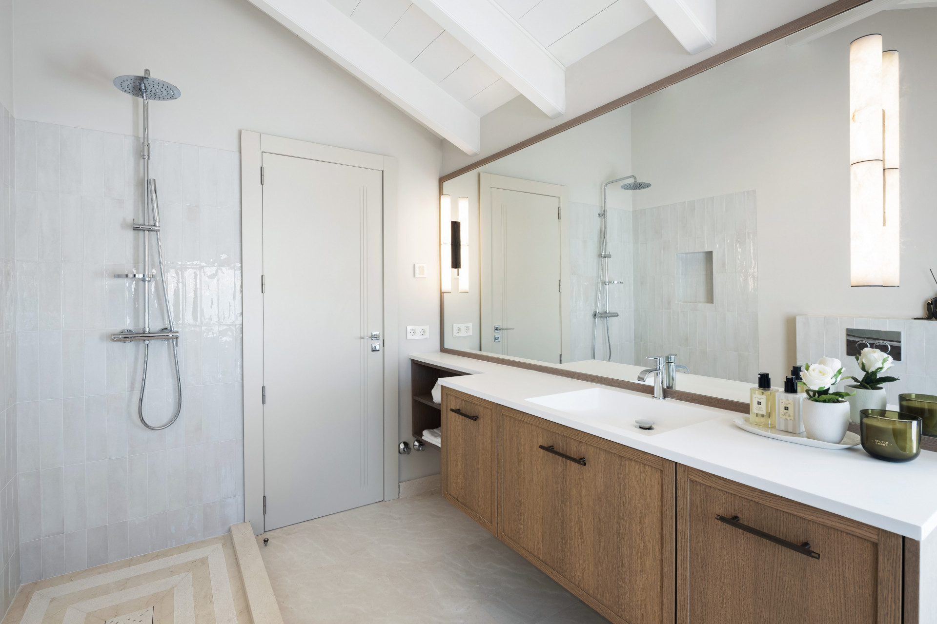 Modern Duplex Penthouse · Photo 15