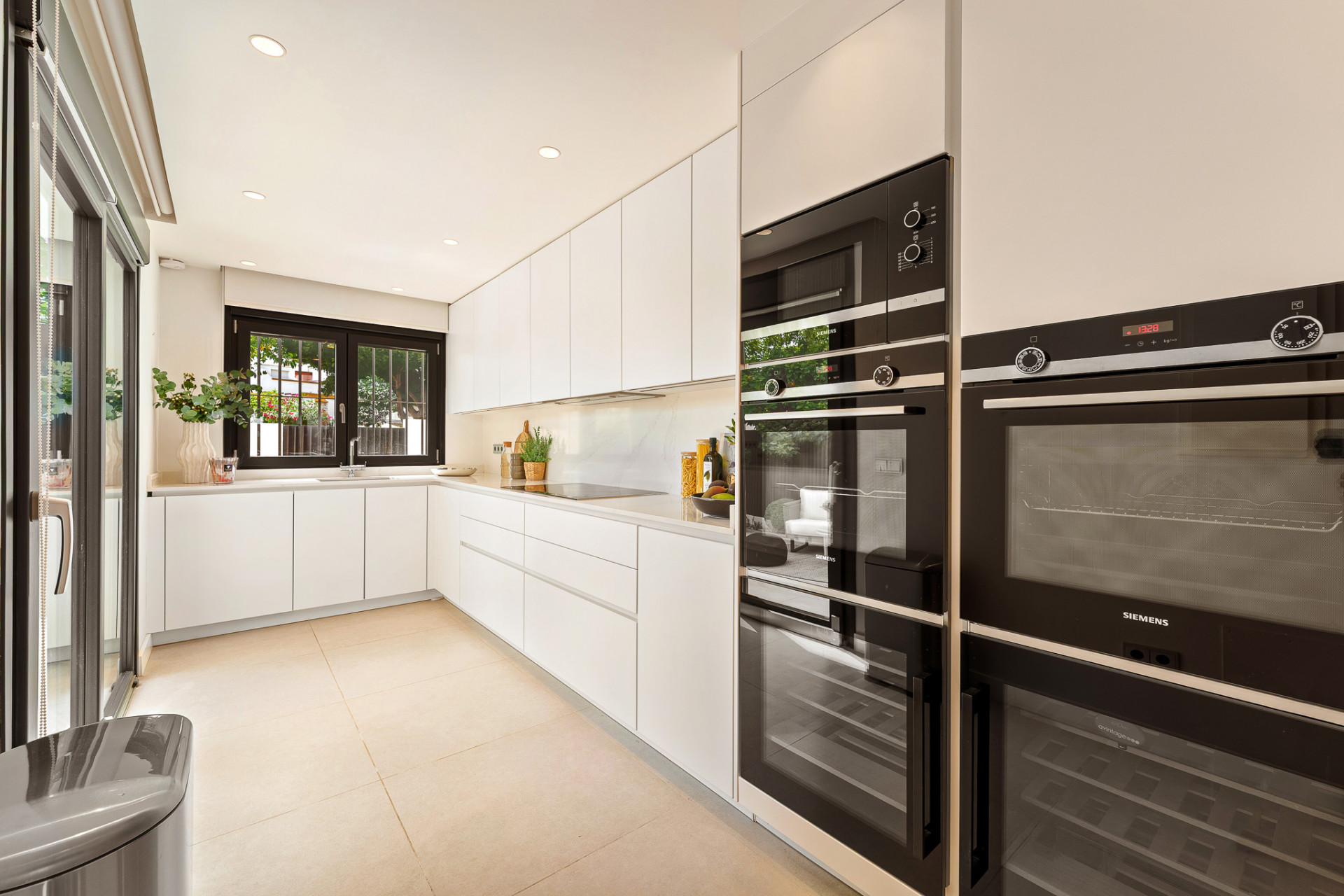 Beachside Town House · Photo 9