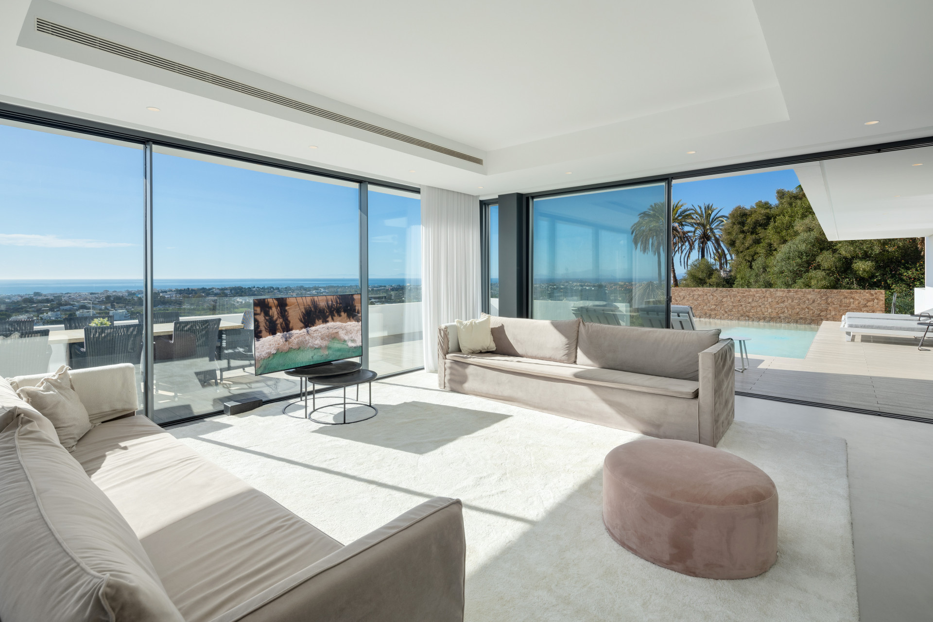 Modern Villa with Panoramic Sea Views · Photo 8