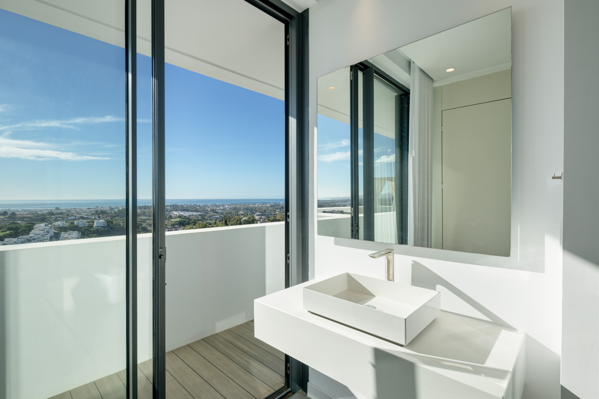 Modern Villa with Panoramic Sea Views · Photo 15