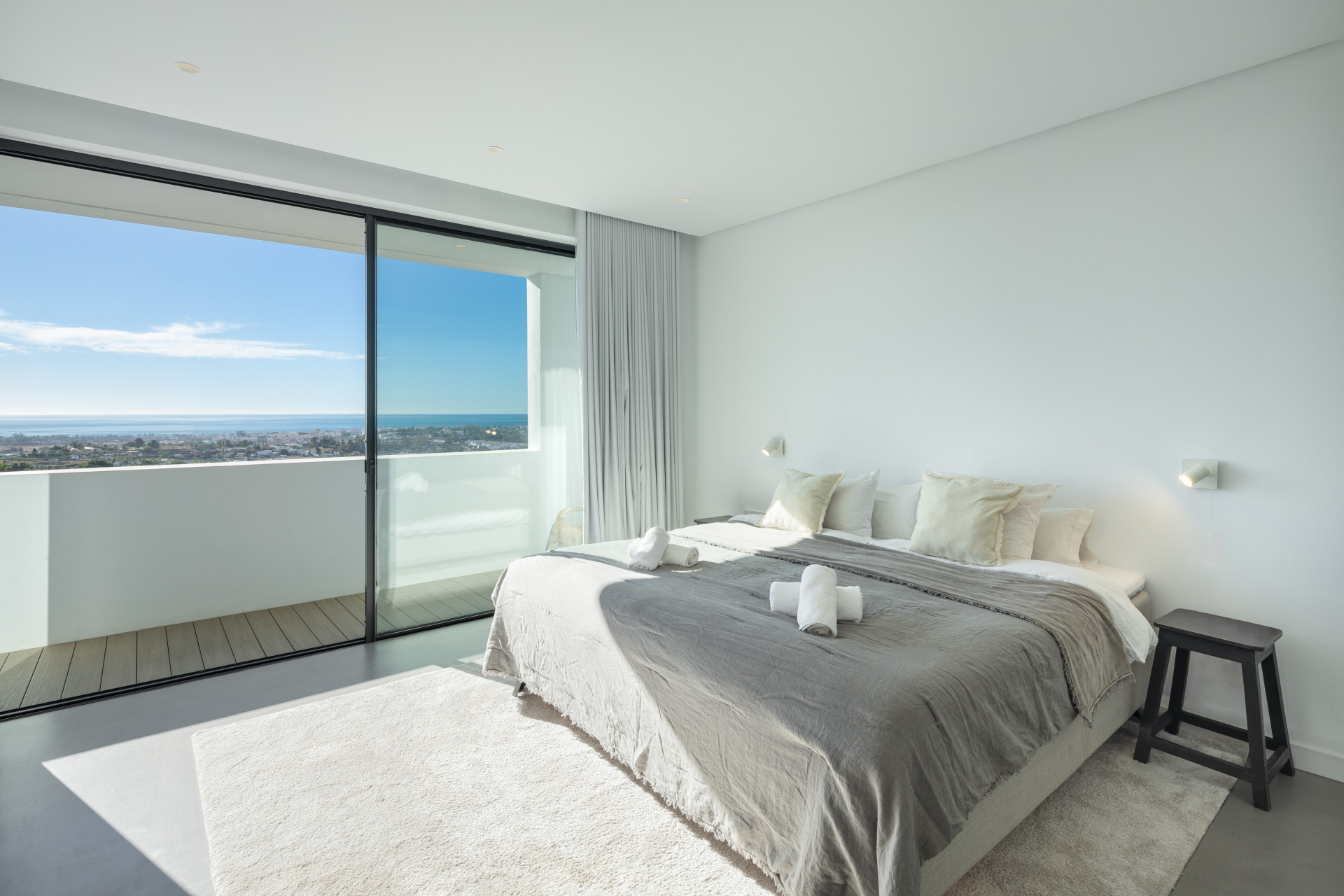 Modern Villa with Panoramic Sea Views · Photo 13