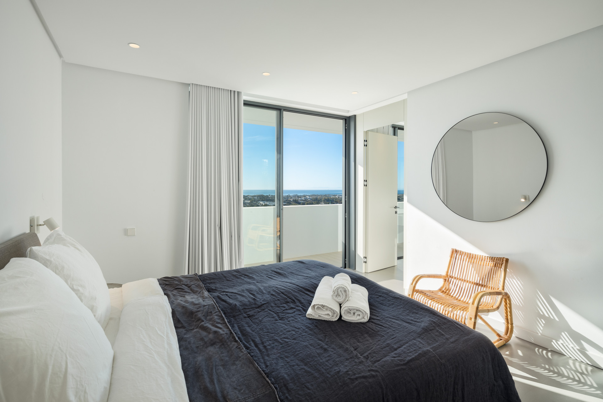 Modern Villa with Panoramic Sea Views · Photo 12