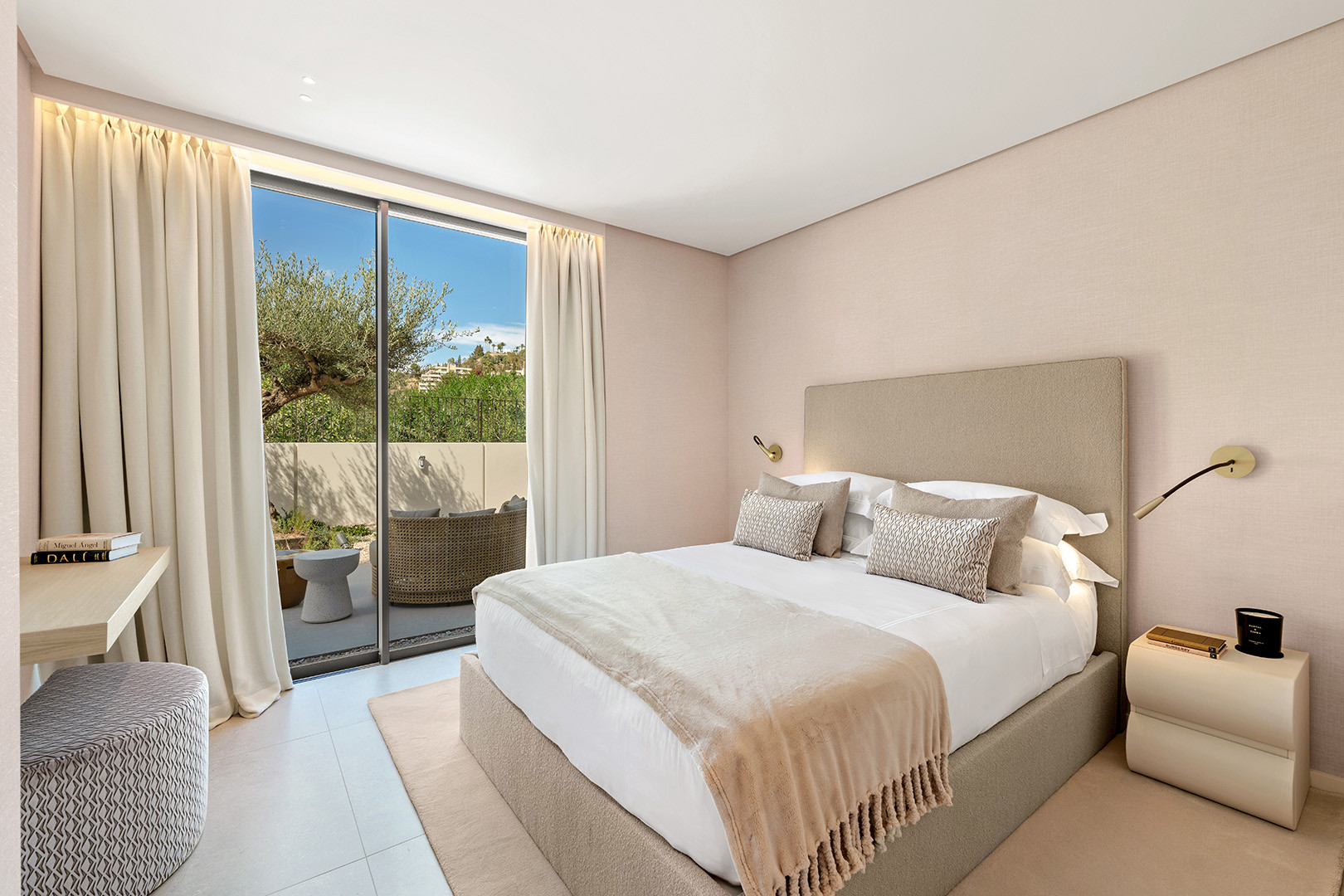 Frontline Golf Villa · Photo 9