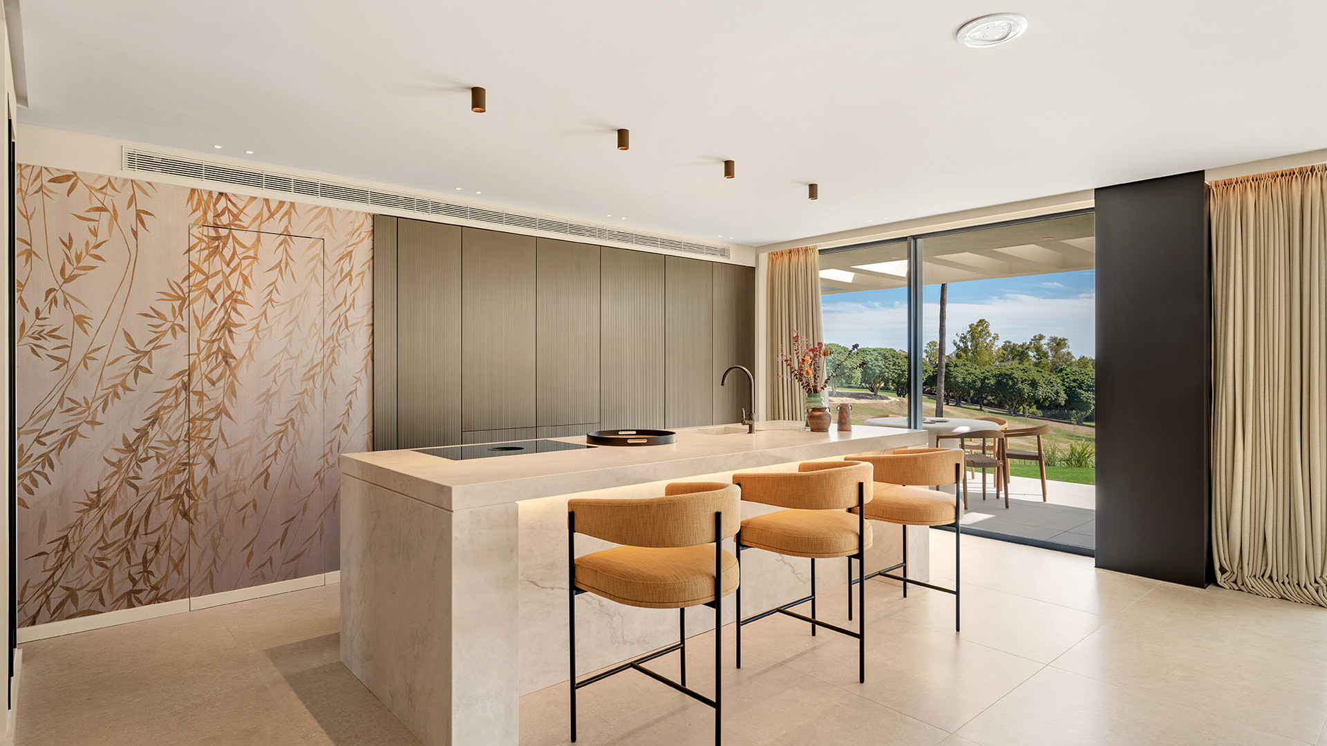 Frontline Golf Villa · Photo 8