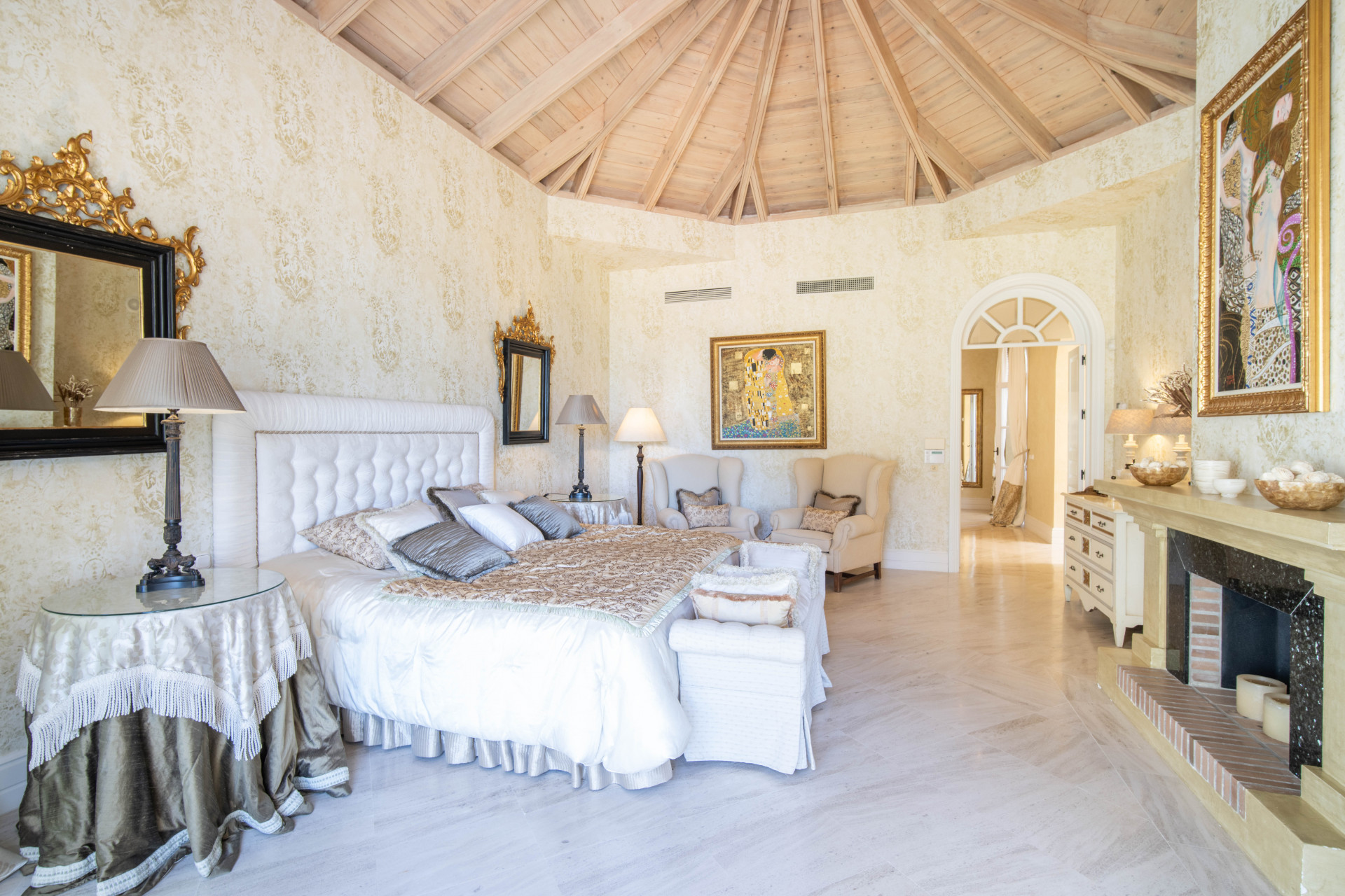 Villa with Stunning Views · Photo 12