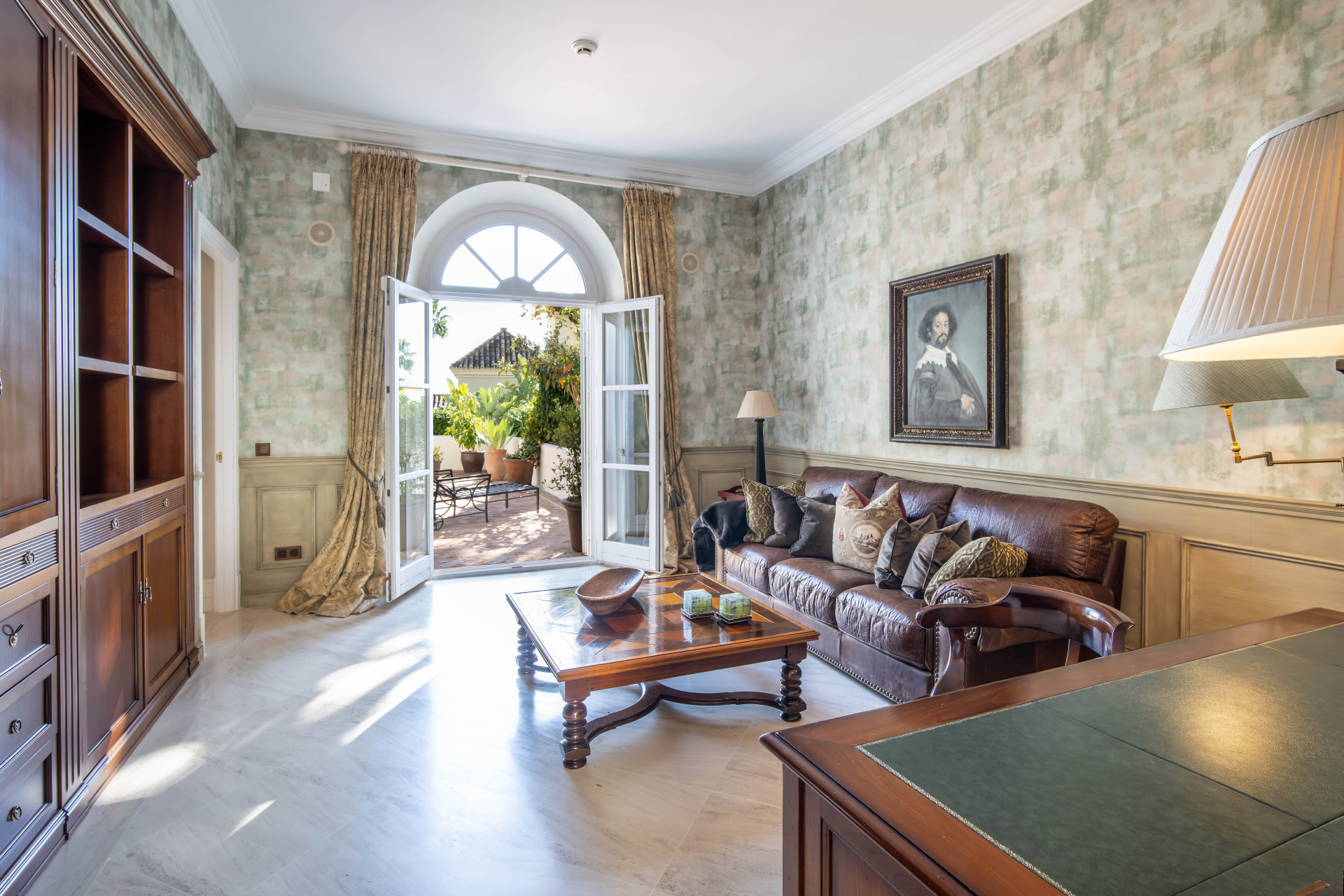 Villa with Stunning Views · Photo 10