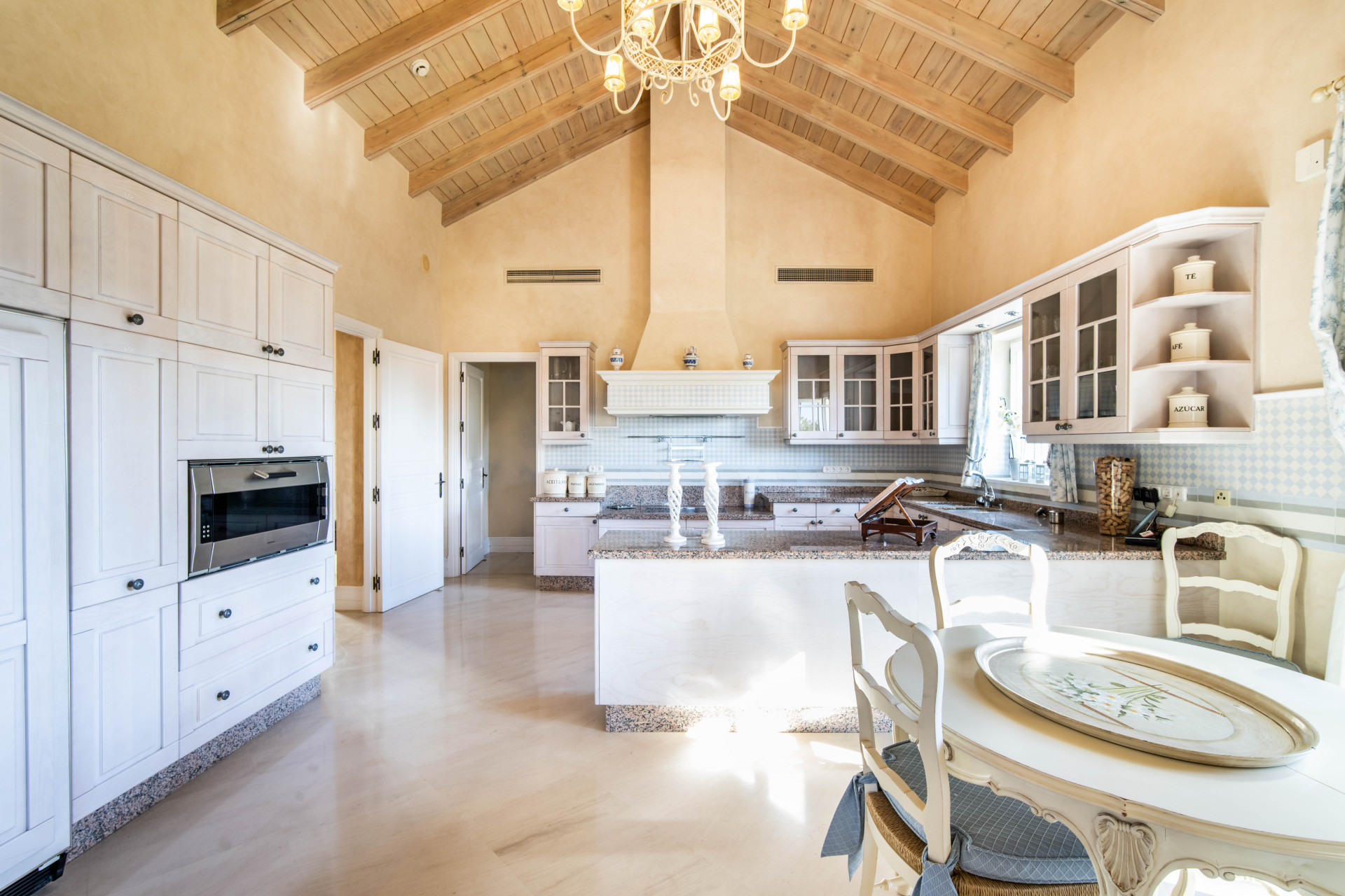 Villa with Stunning Views · Photo 9