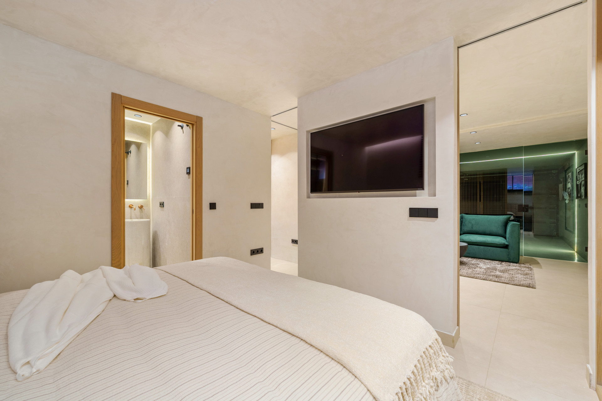 Apartment with Panoramic Views · Photo 10