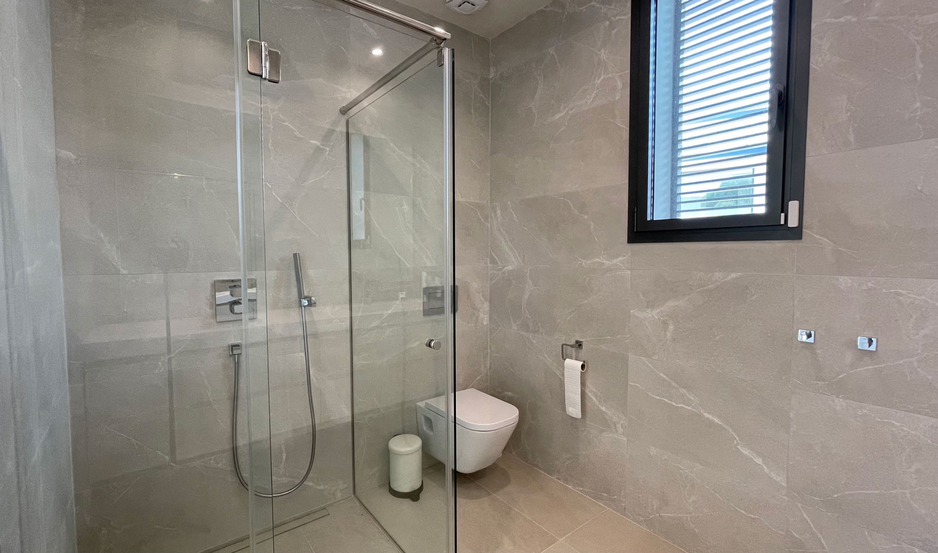 Moderní Vila s Privátním Bazénem · Fotografie 18