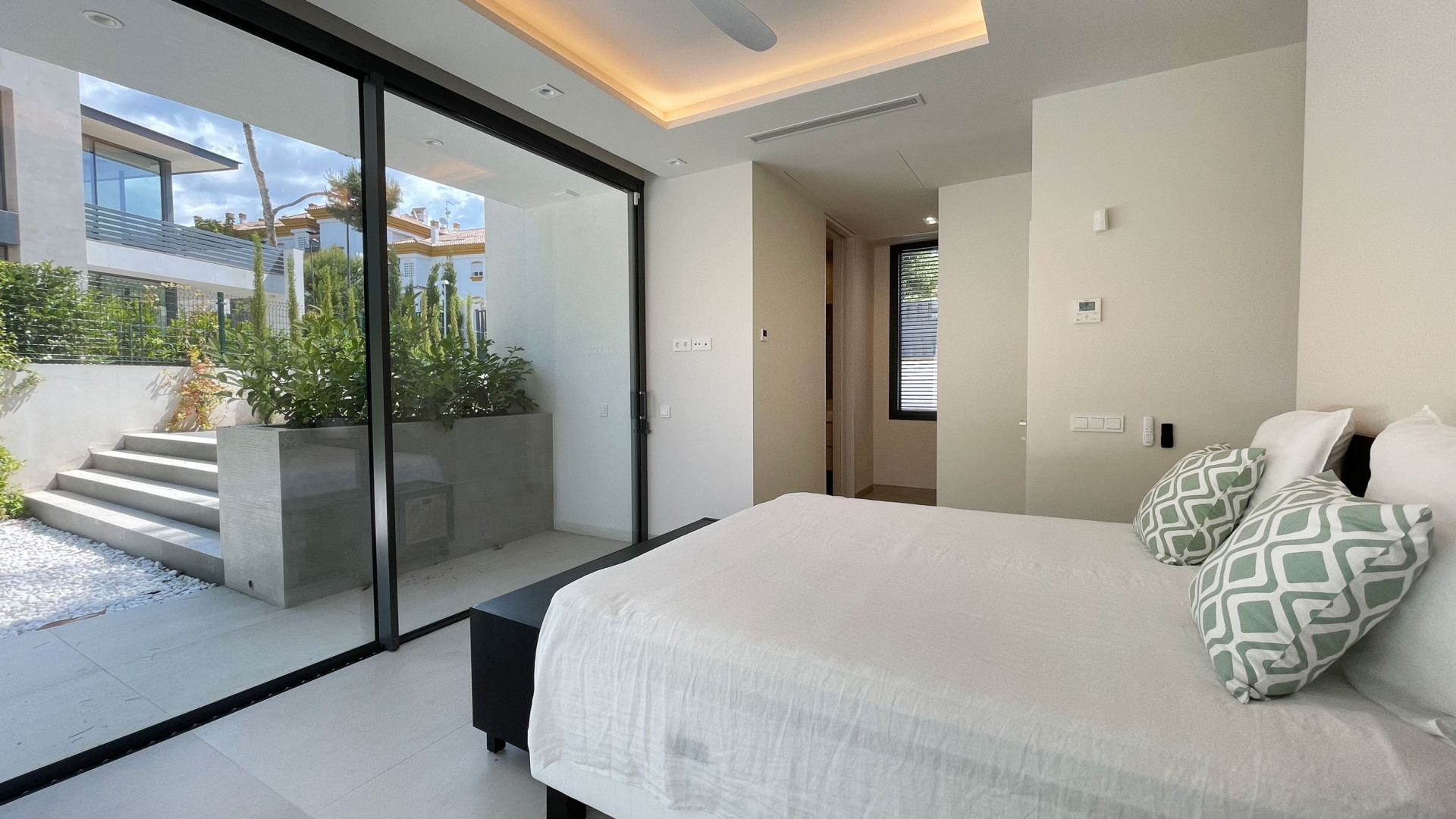 Moderní Vila s Privátním Bazénem · Fotografie 16