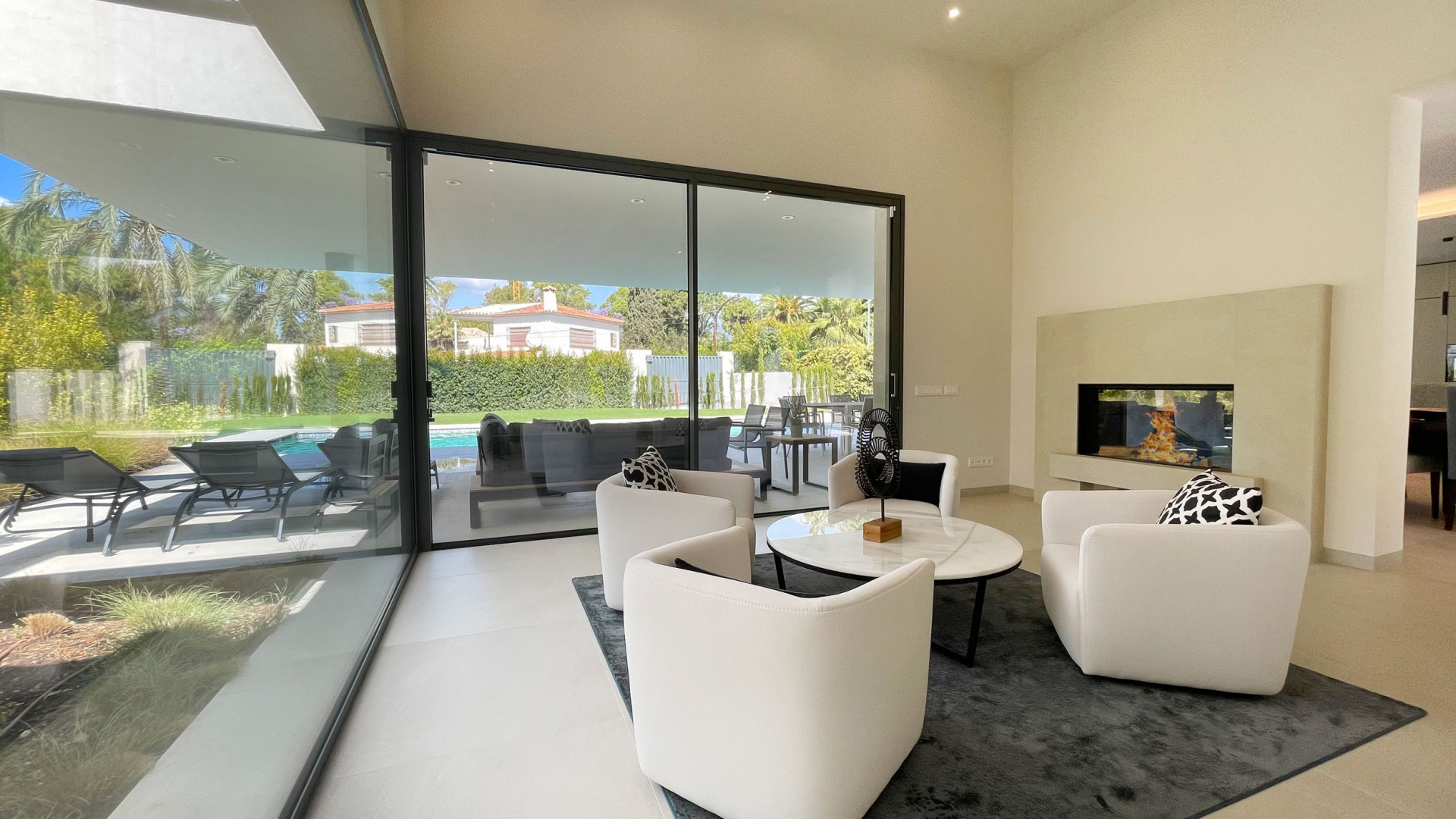 Moderní Vila s Privátním Bazénem · Fotografie 9