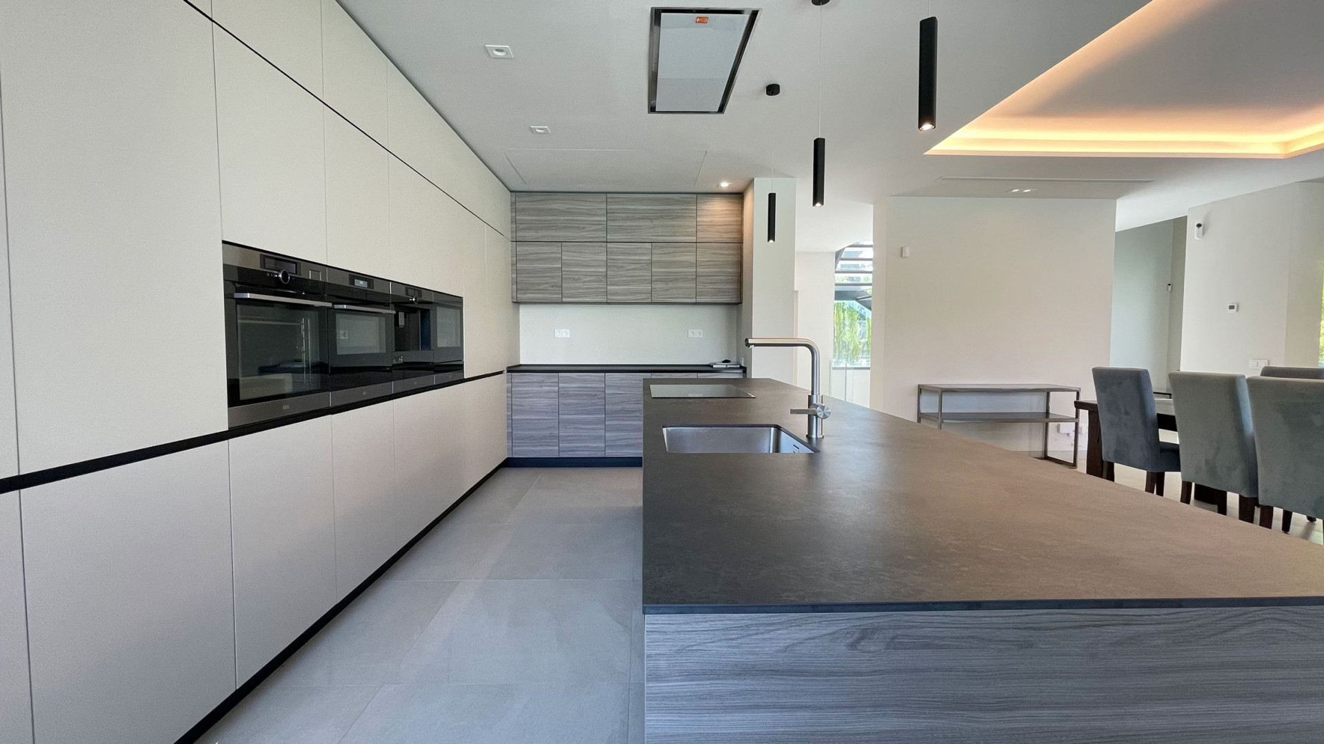 Moderní Vila s Privátním Bazénem · Fotografie 12