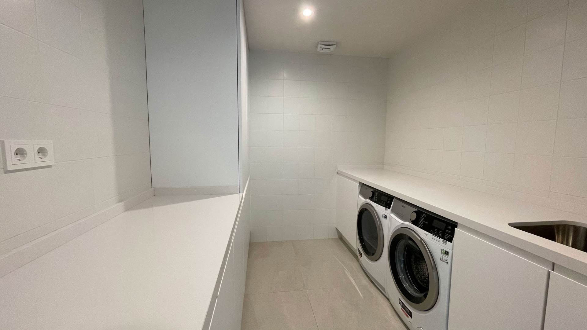 Moderní Vila s Privátním Bazénem · Fotografie 21