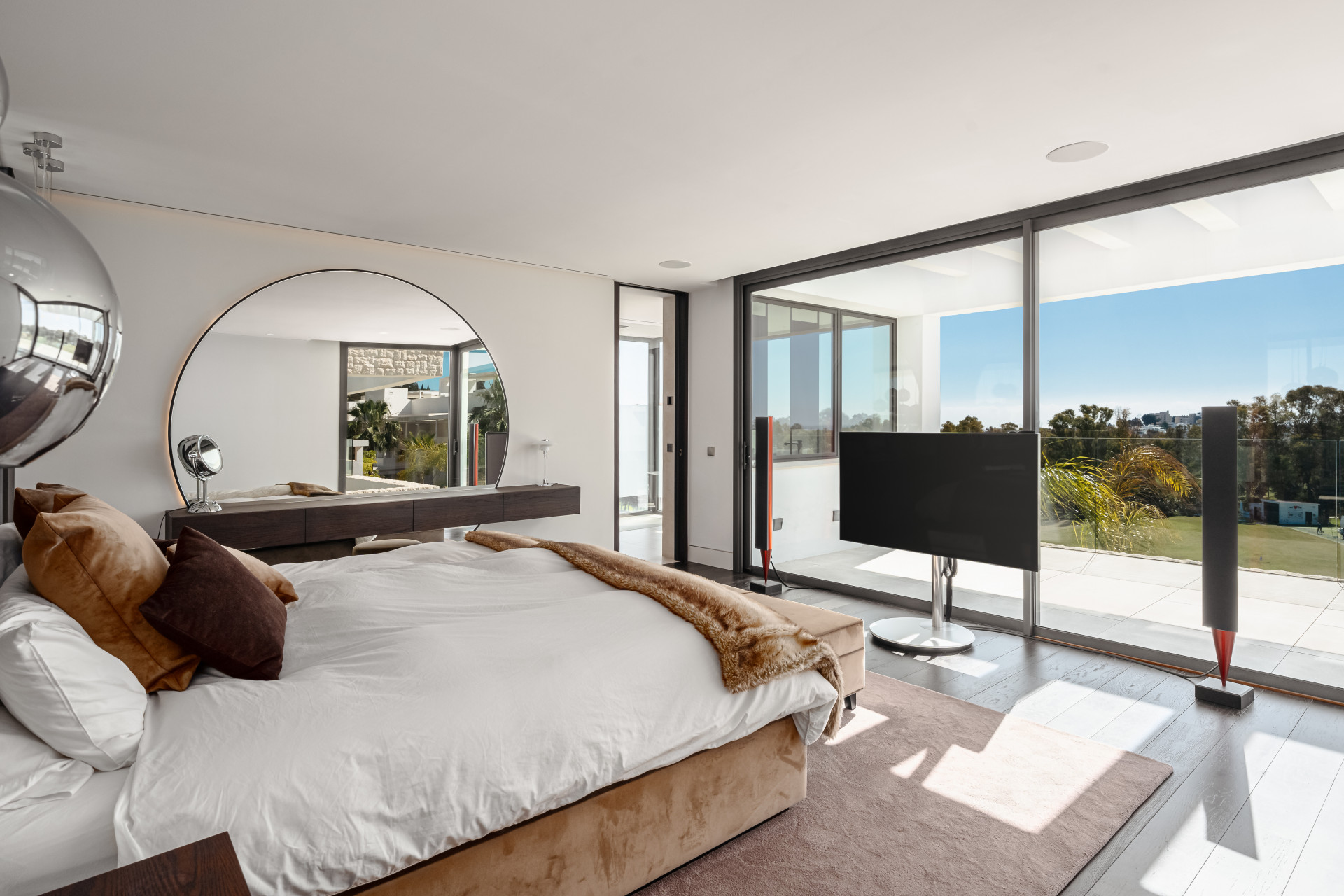Moderní Luxusní Vila s Panoramatickým Výhledem · Fotografie 12