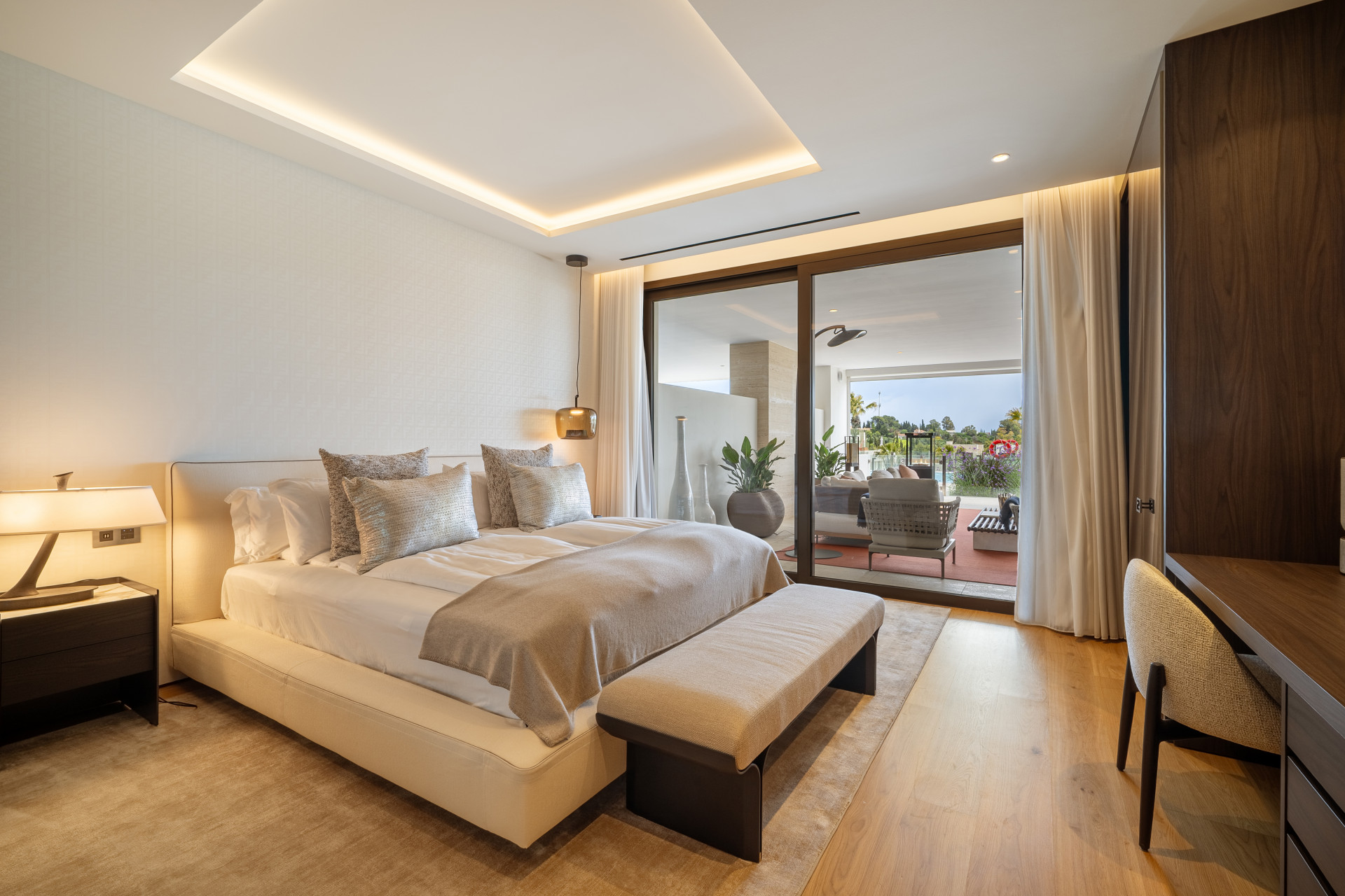 Modern Apartment with Panoramic Views · Photo 15