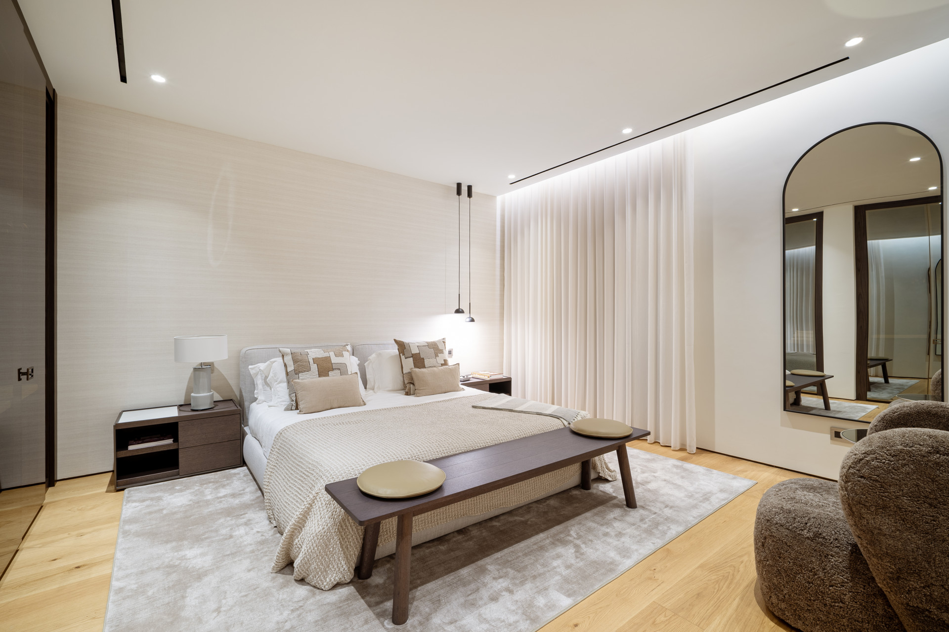 Modern Apartment with Panoramic Views · Photo 13