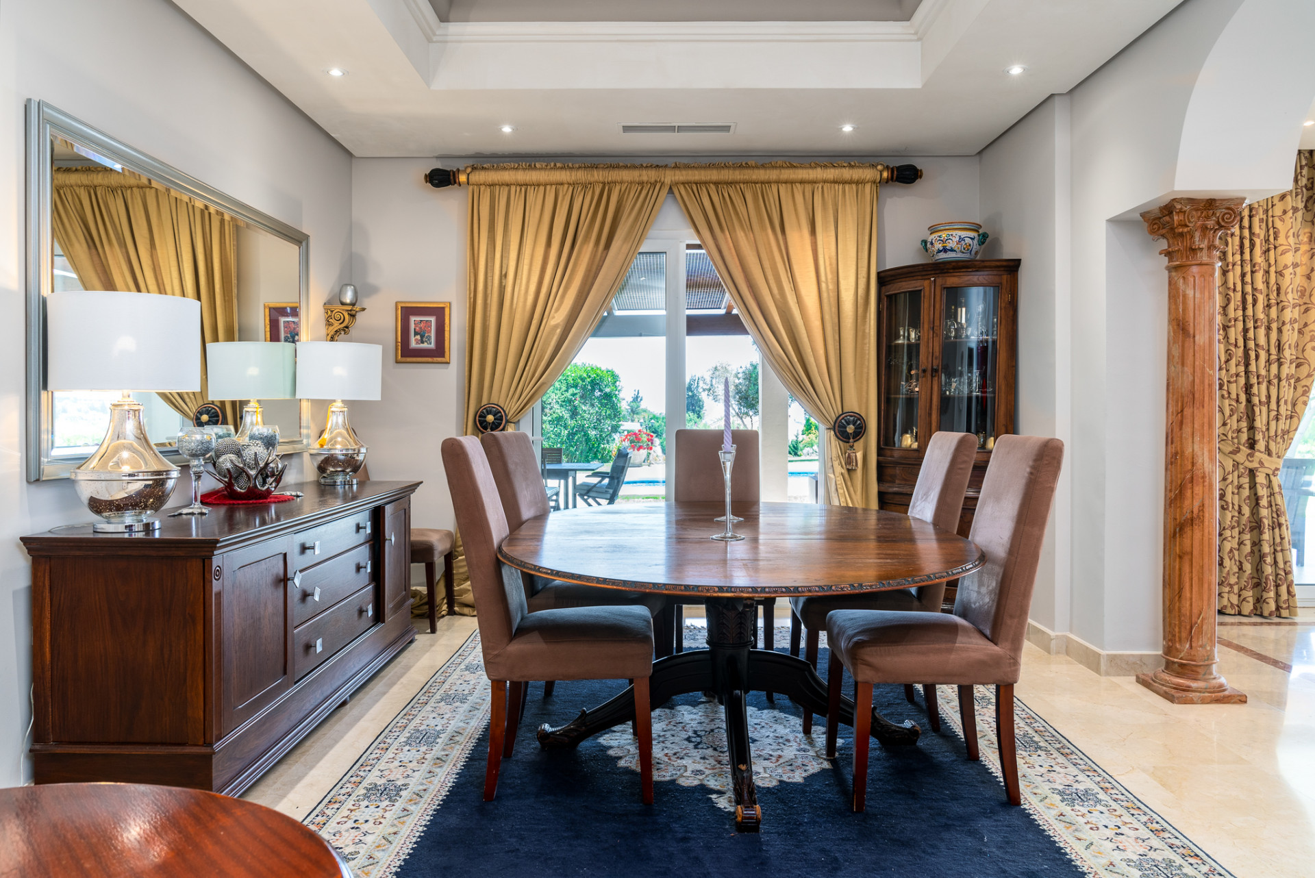 Luxusní Vila s Panoramatickým Výhledem · Fotografie 9