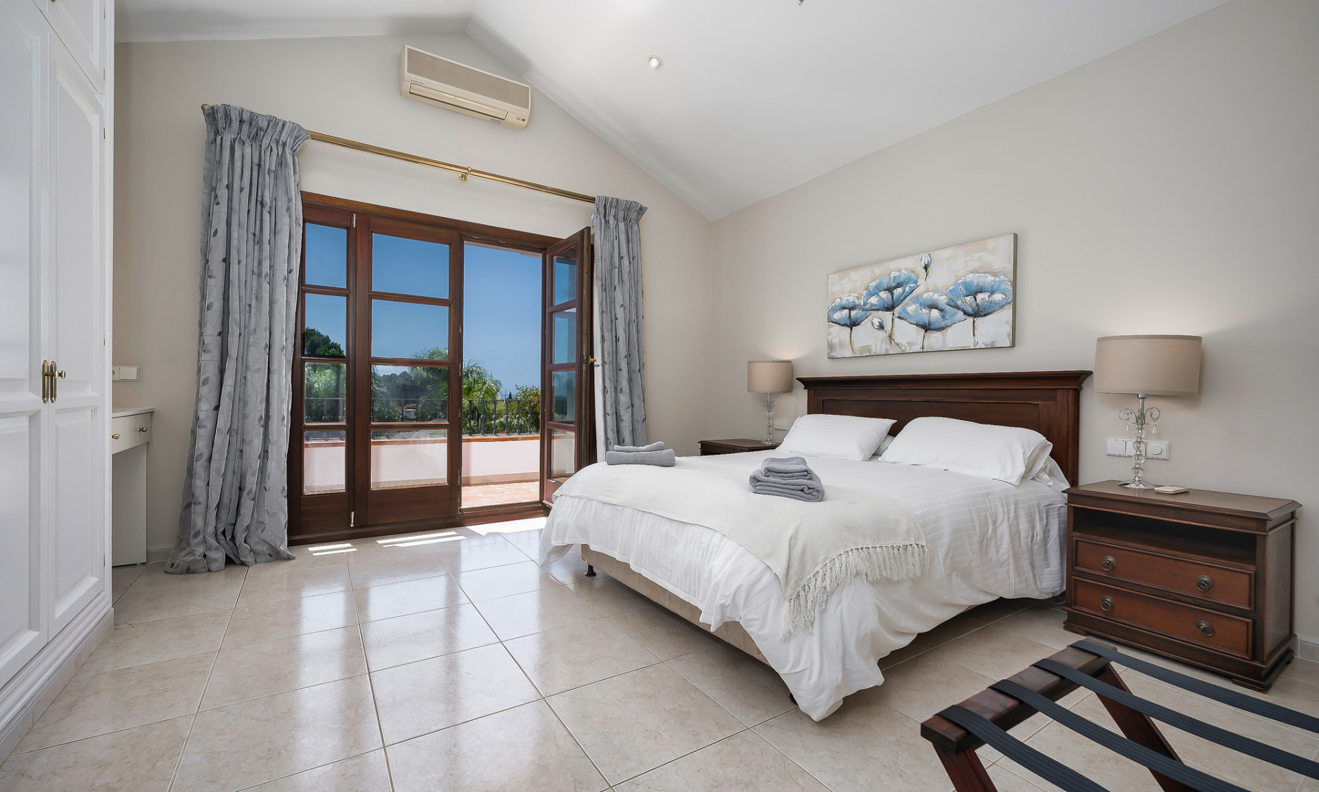 Villa with Private Pool · Photo 14