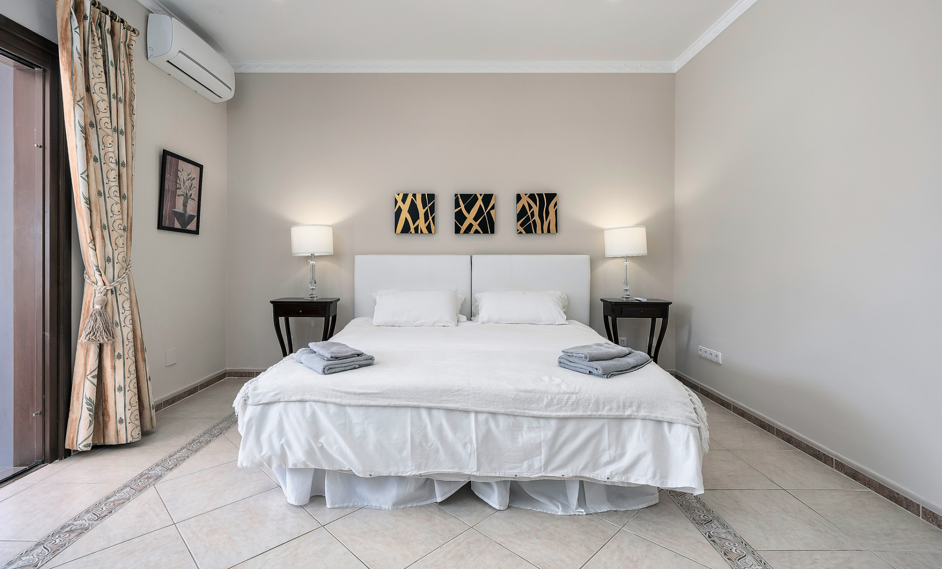 Villa with Private Pool · Photo 17