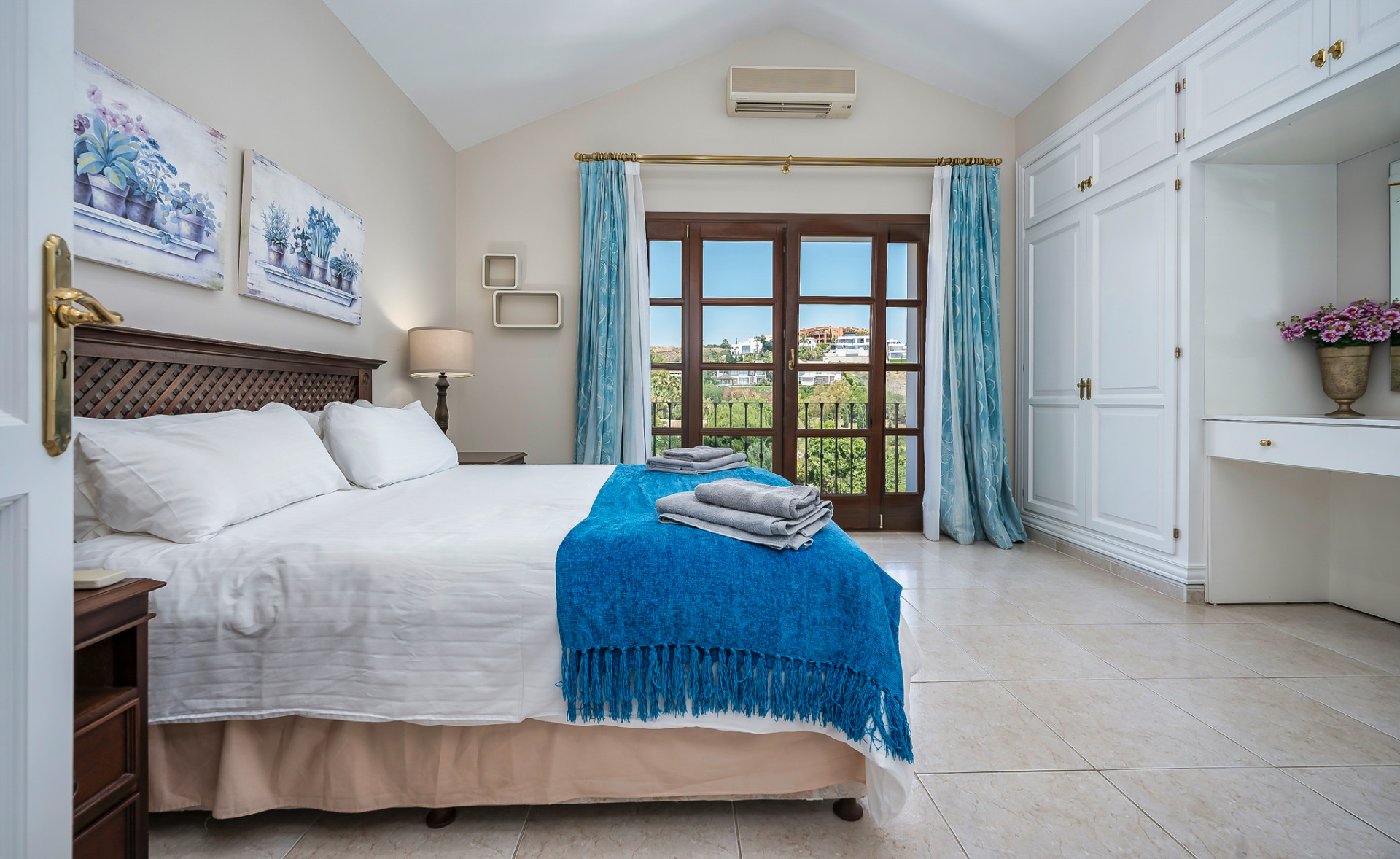 Villa with Private Pool · Photo 13