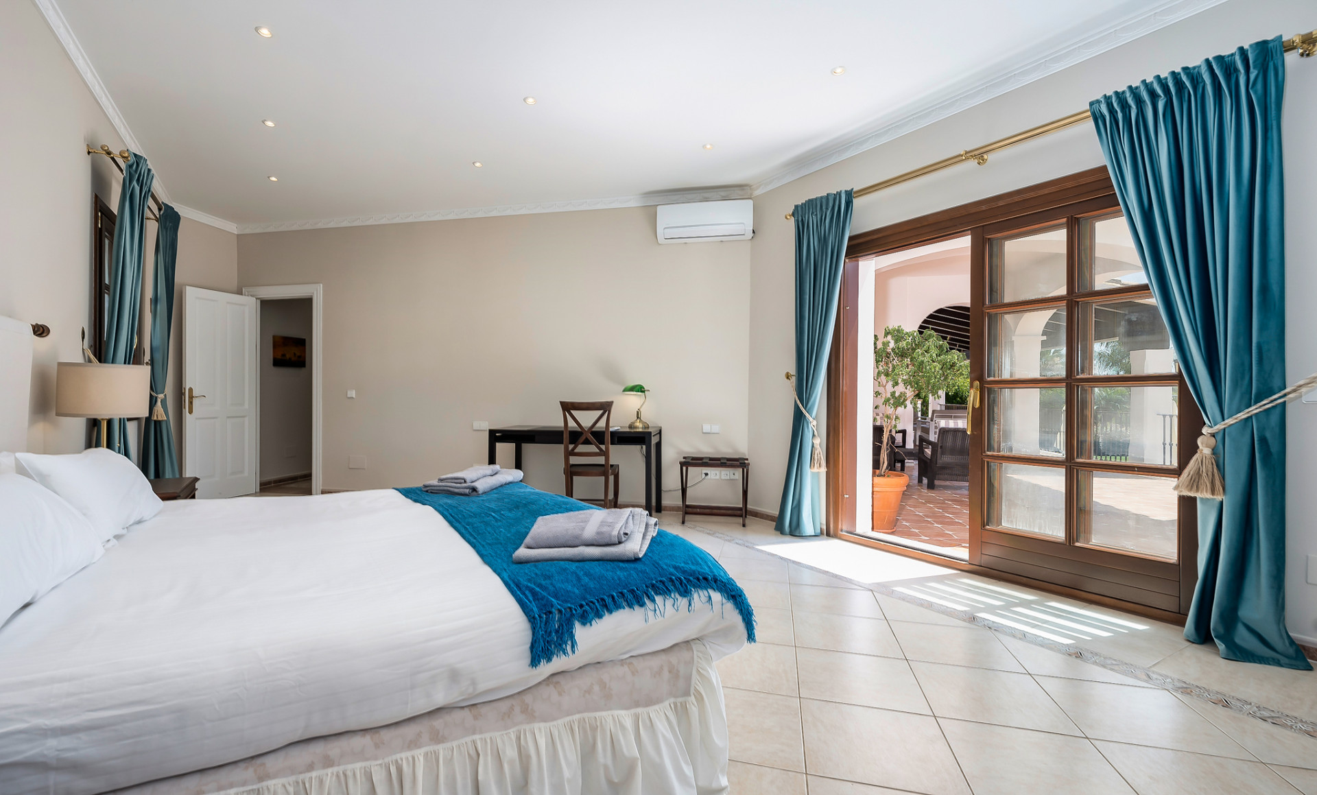 Villa with Private Pool · Photo 16