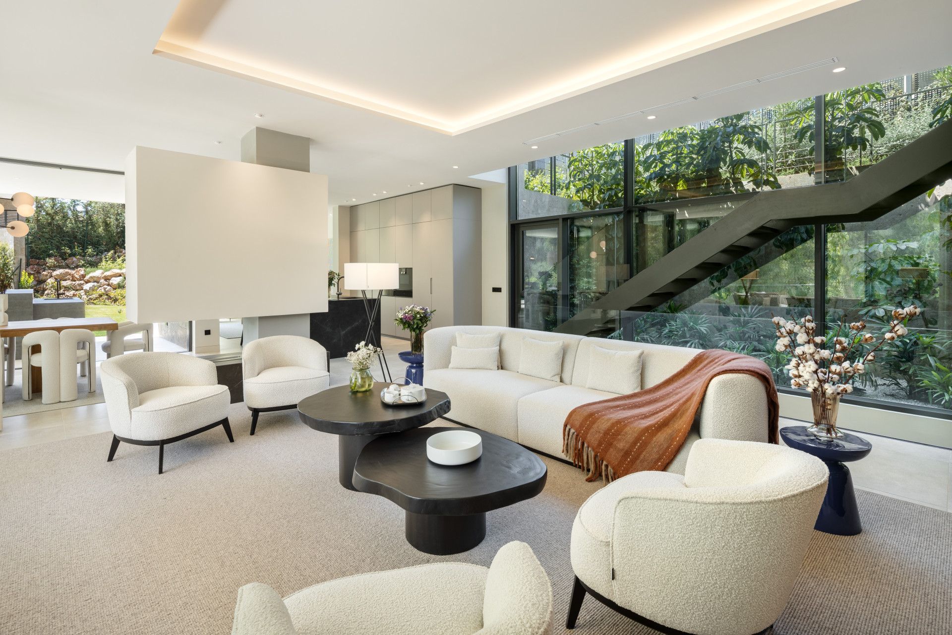 Luxury Villa with Private Pool · Photo 8