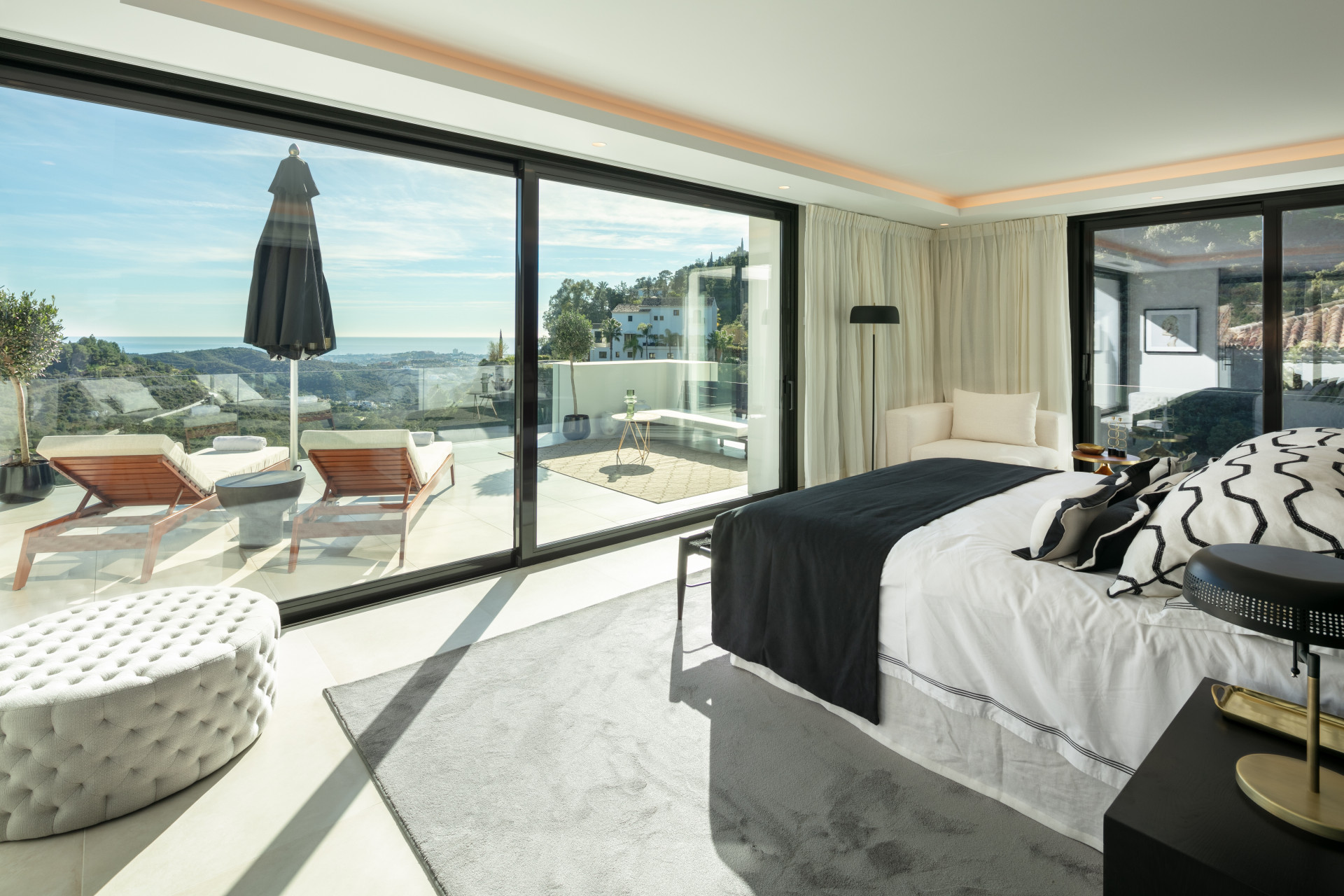 Luxury Villa with Panoramic Sea Views · Photo 11