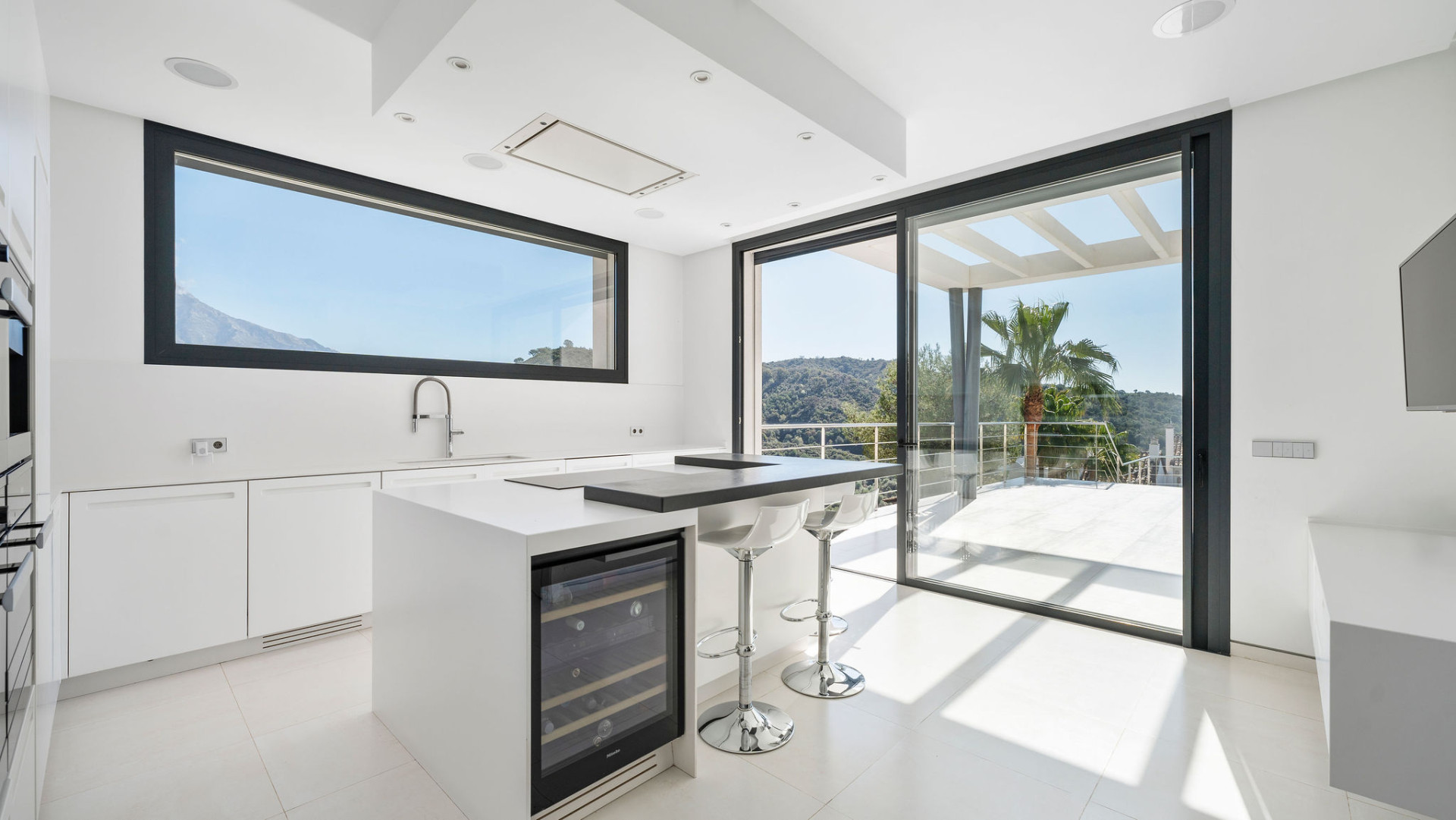Villa with Panoramic Views · Photo 9