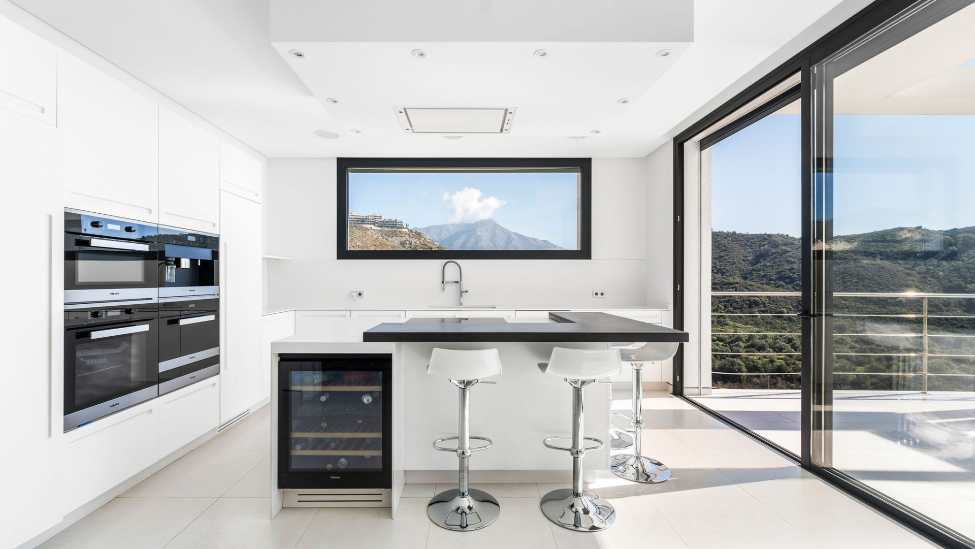 Villa with Panoramic Views · Photo 8