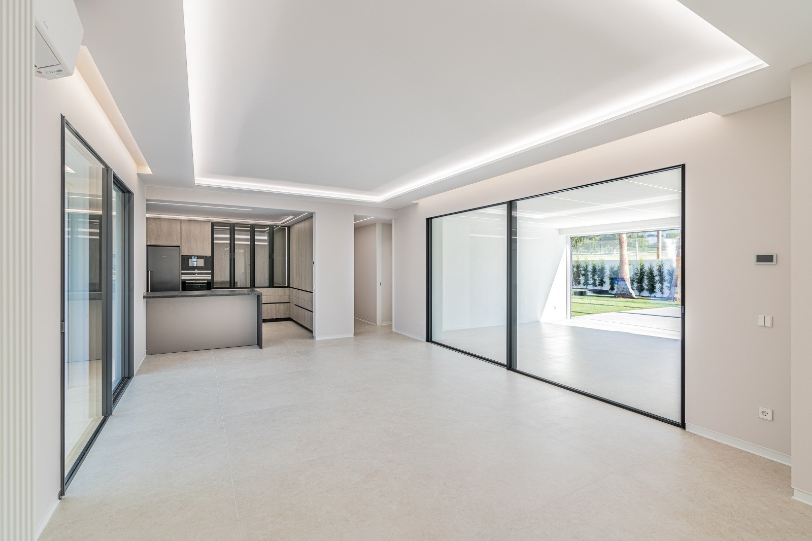 Frontline Golf Villa · Photo 8