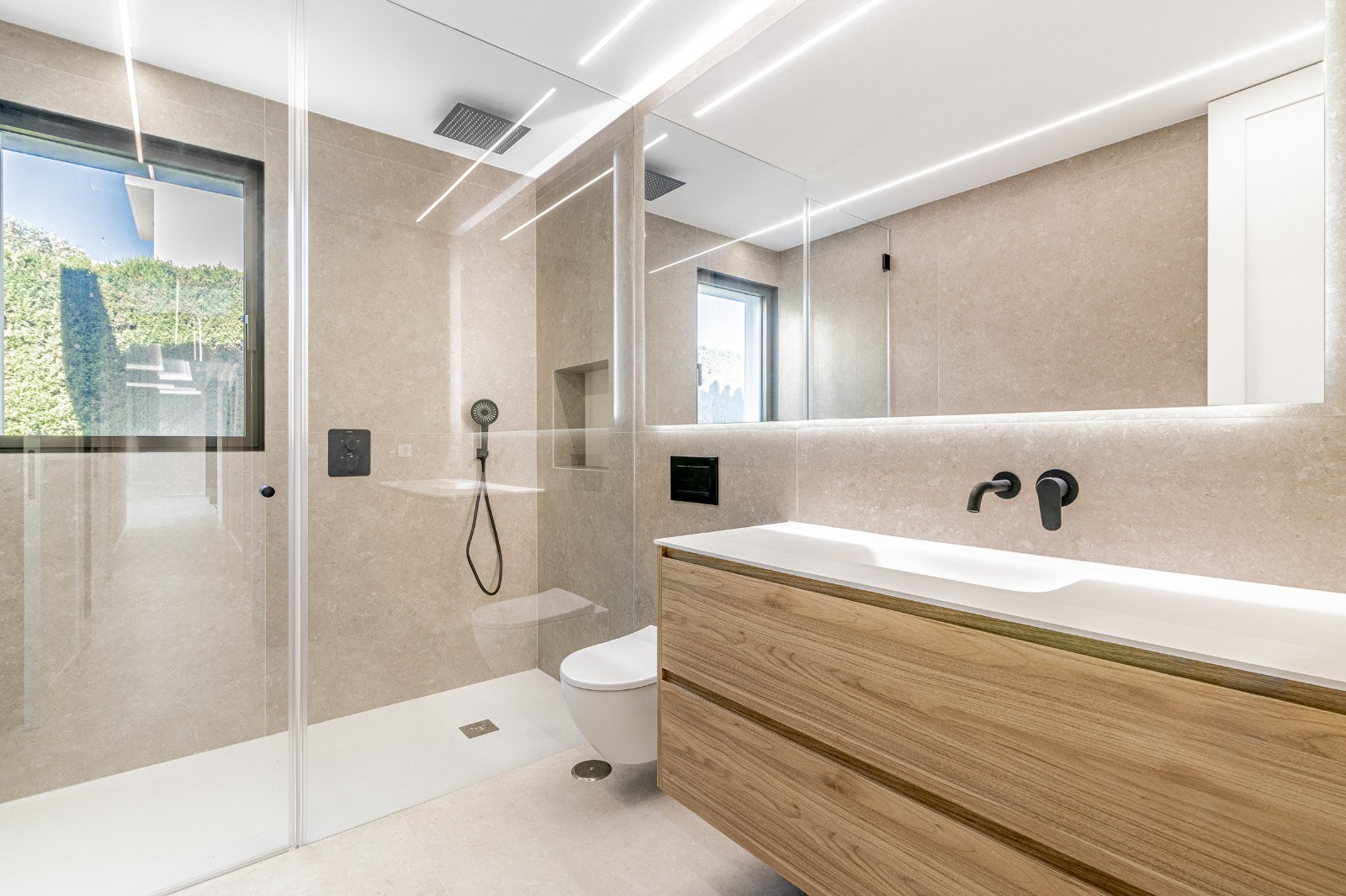 Frontline Golf Villa · Photo 12