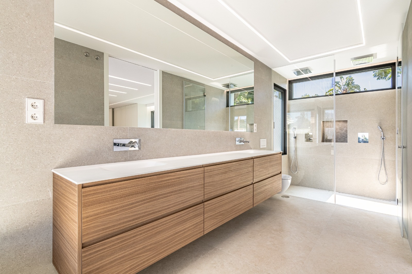Frontline Golf Villa · Photo 10
