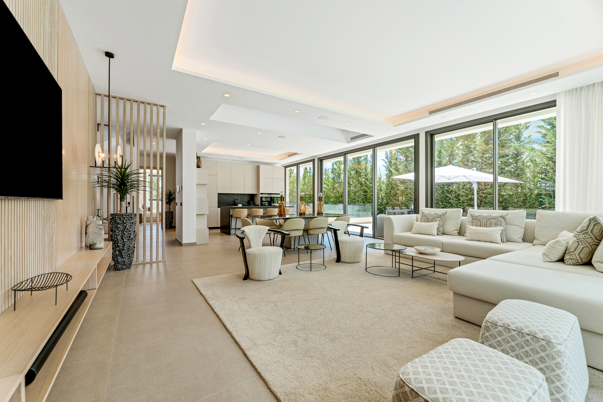 Moderní Luxusní Vila s Úchvatnými Výhledy · Fotografie 9