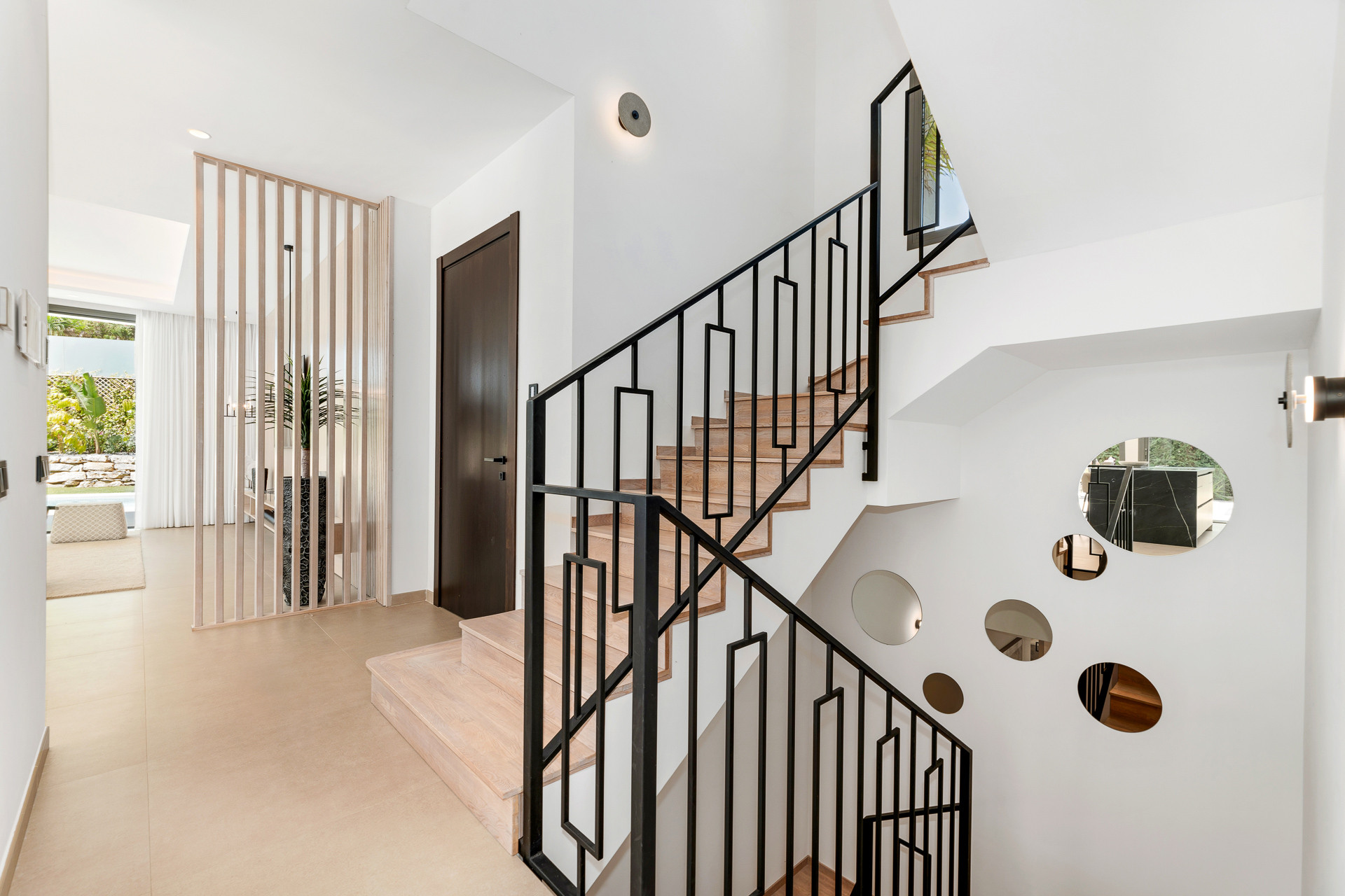 Moderní Luxusní Vila s Úchvatnými Výhledy · Fotografie 12