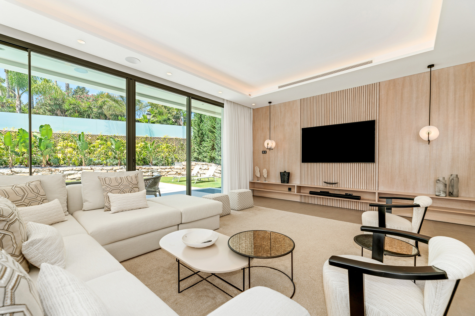 Moderní Luxusní Vila s Úchvatnými Výhledy · Fotografie 8