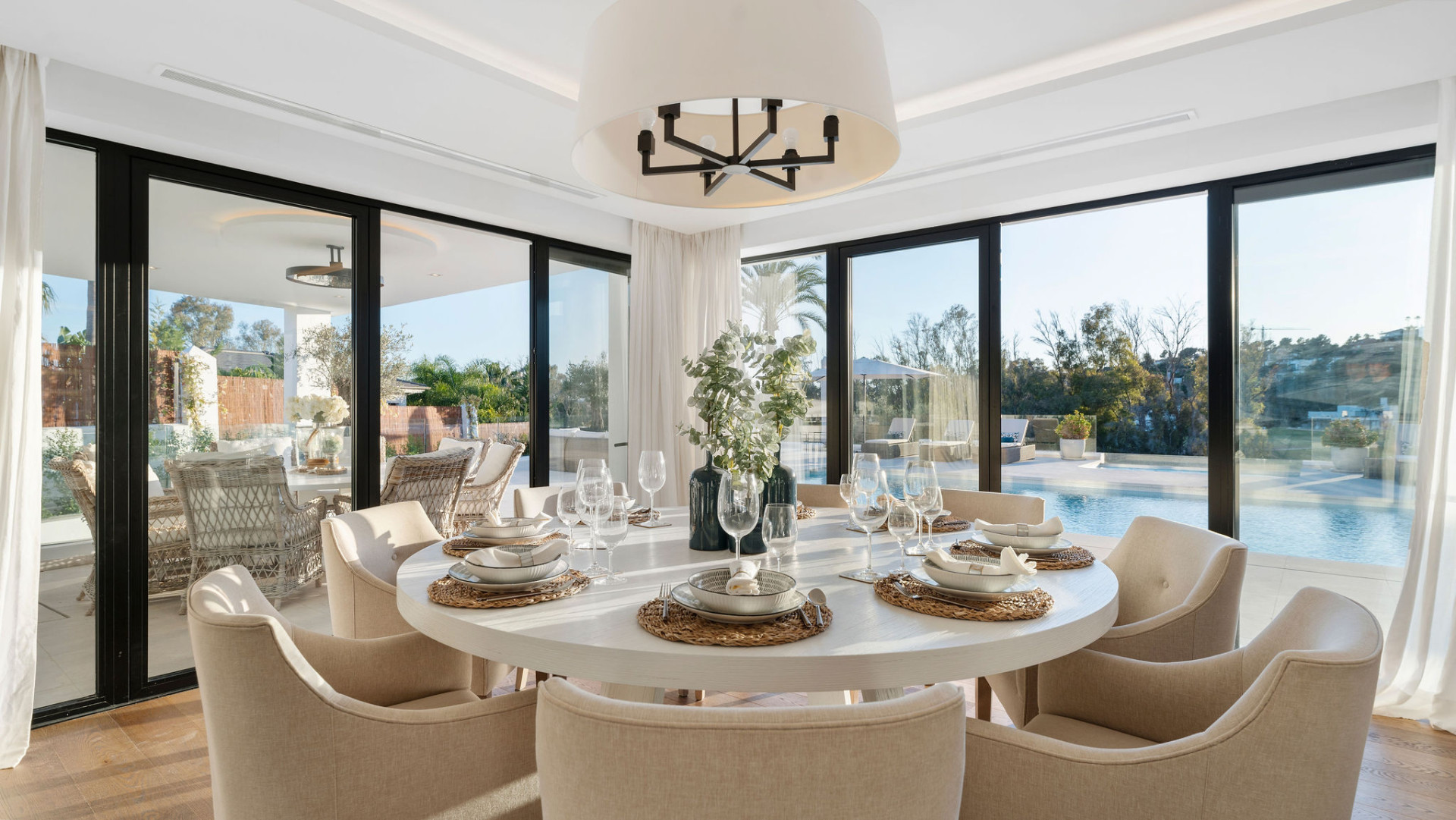 Luxury Villa with Stunning Views · Photo 12