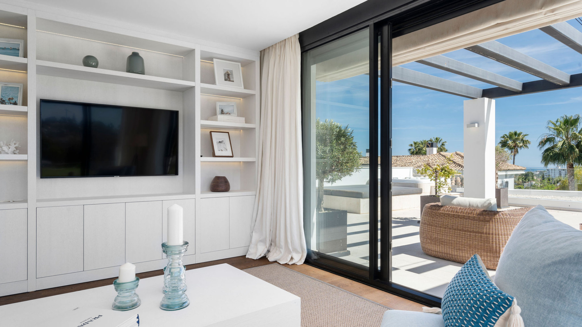 Luxury Villa with Stunning Views · Photo 11