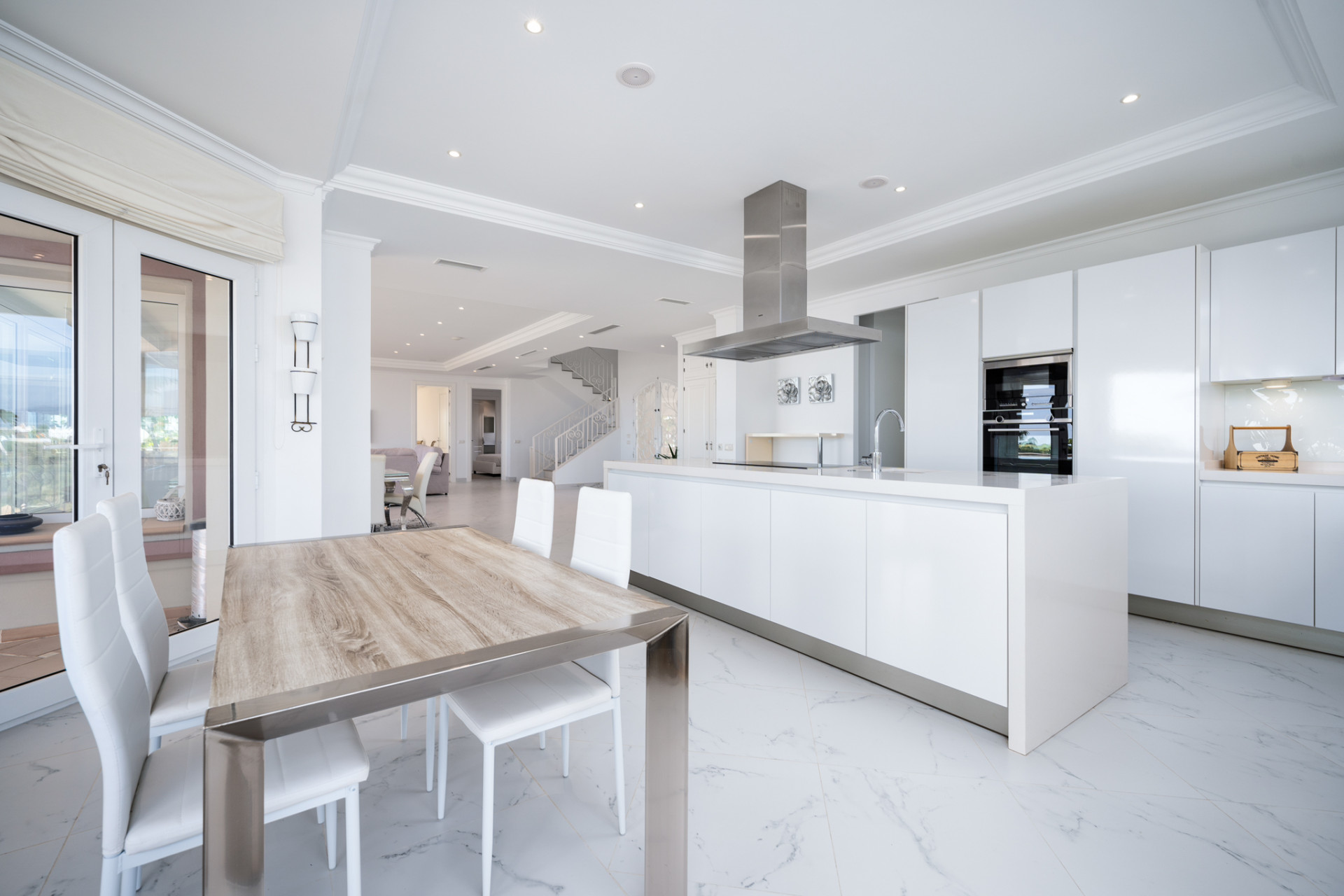 Luxury Villa with Panoramic Views · Photo 11