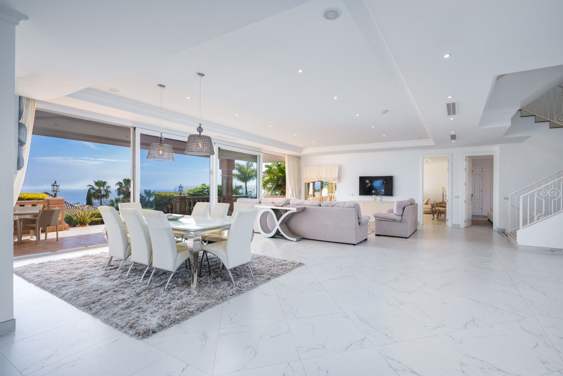 Luxury Villa with Panoramic Views · Photo 13