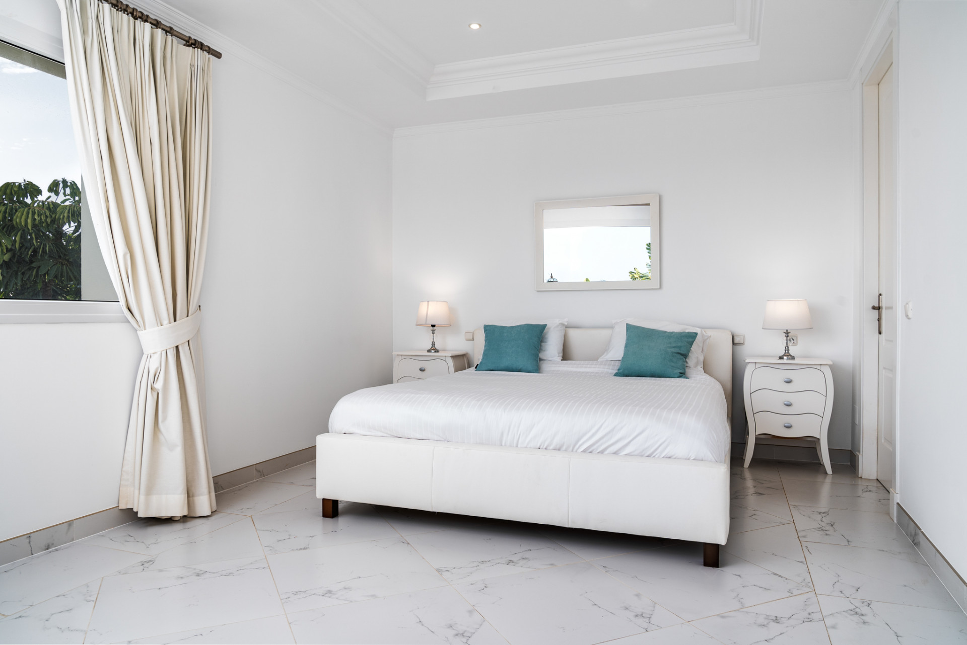 Luxury Villa with Panoramic Views · Photo 18