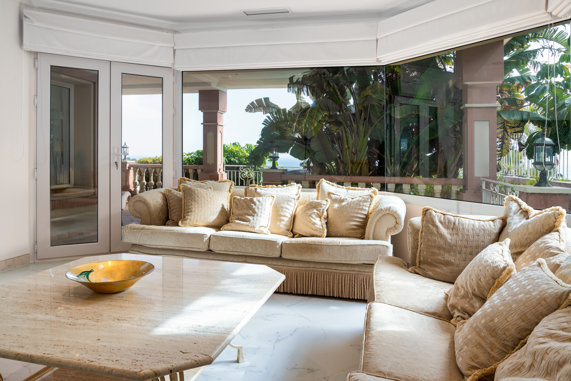Luxury Villa with Panoramic Views · Photo 16