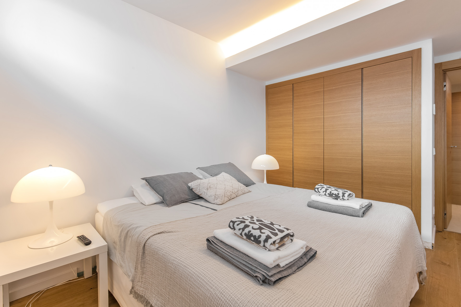 Modern Beachfront Villa · Photo 16