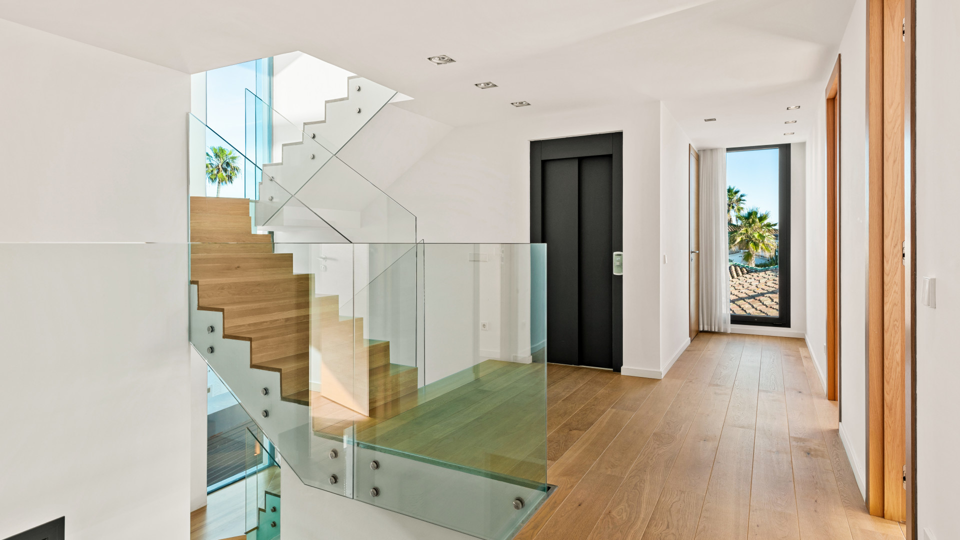 Modern Beachfront Villa · Photo 12
