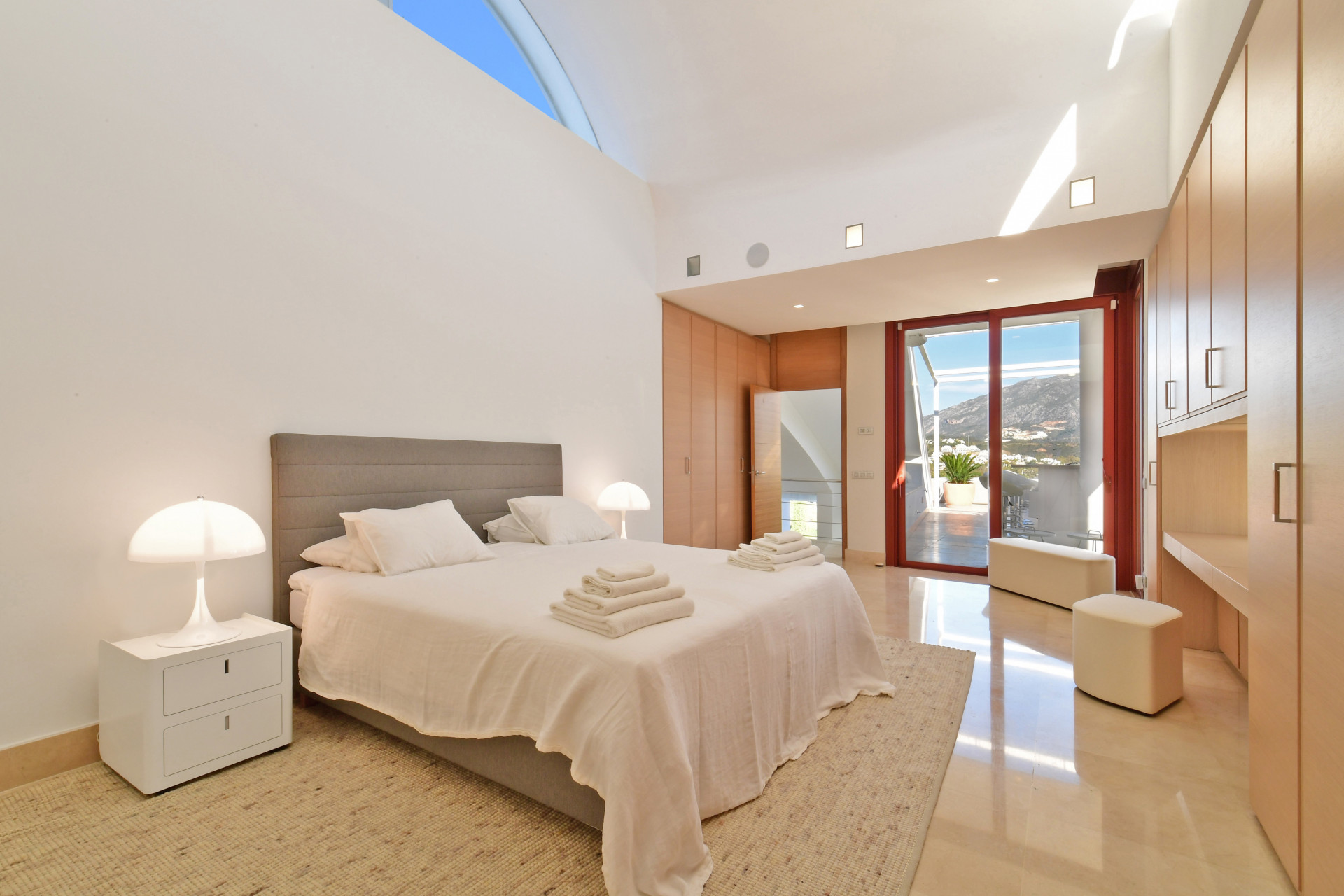 Luxury Villa with Stunning Views · Photo 18
