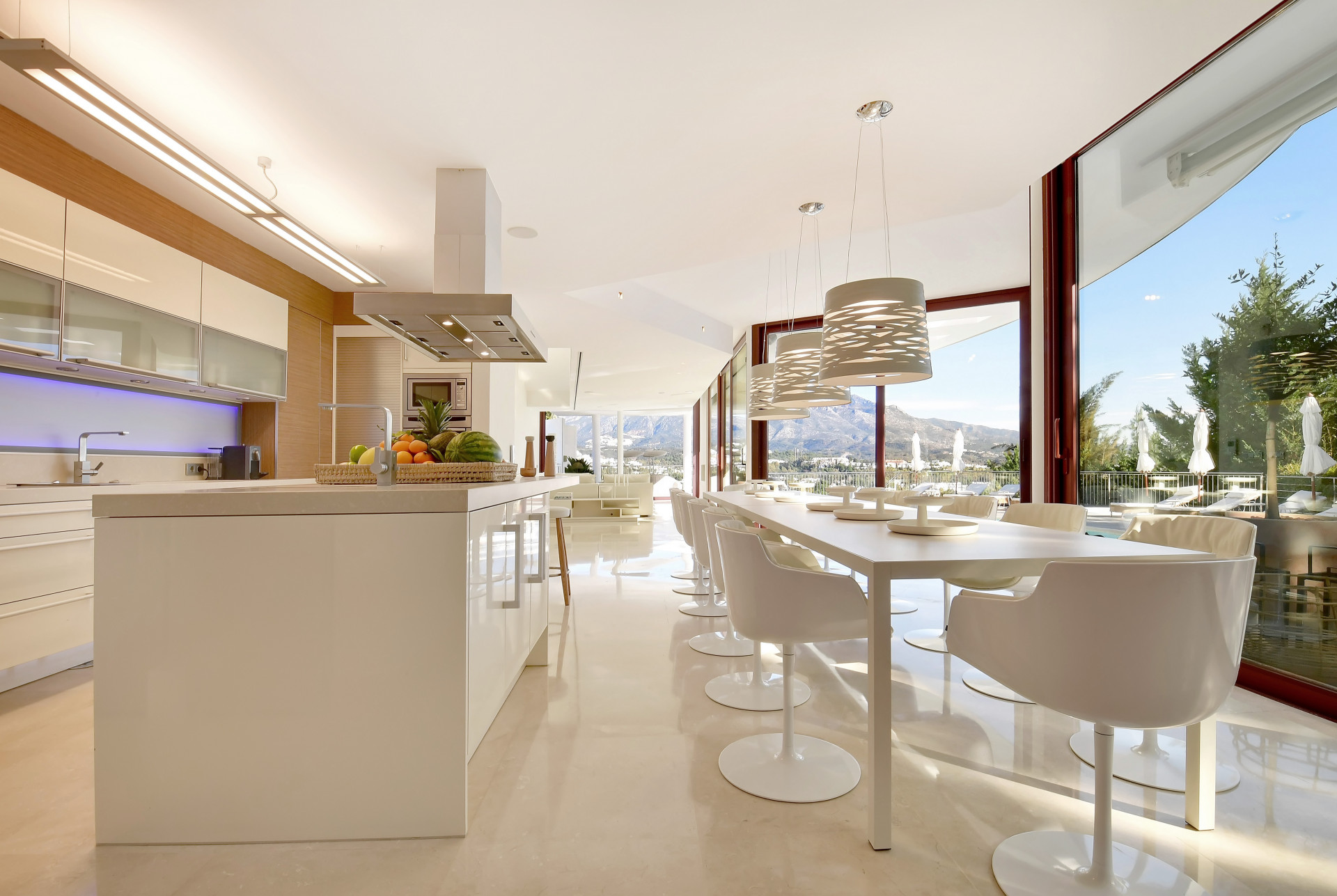 Luxury Villa with Stunning Views · Photo 8