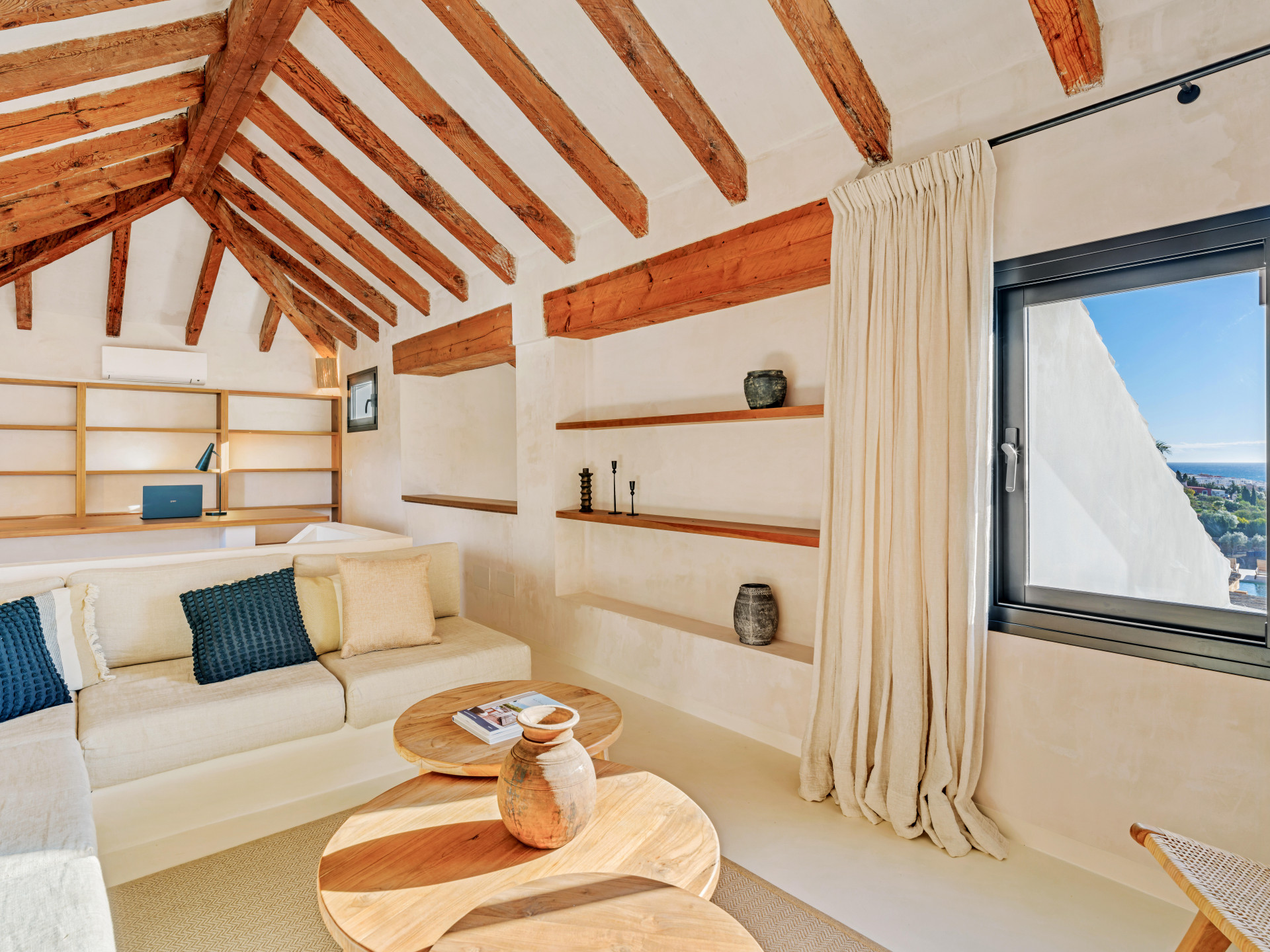 Villa with Panoramic Views · Photo 9
