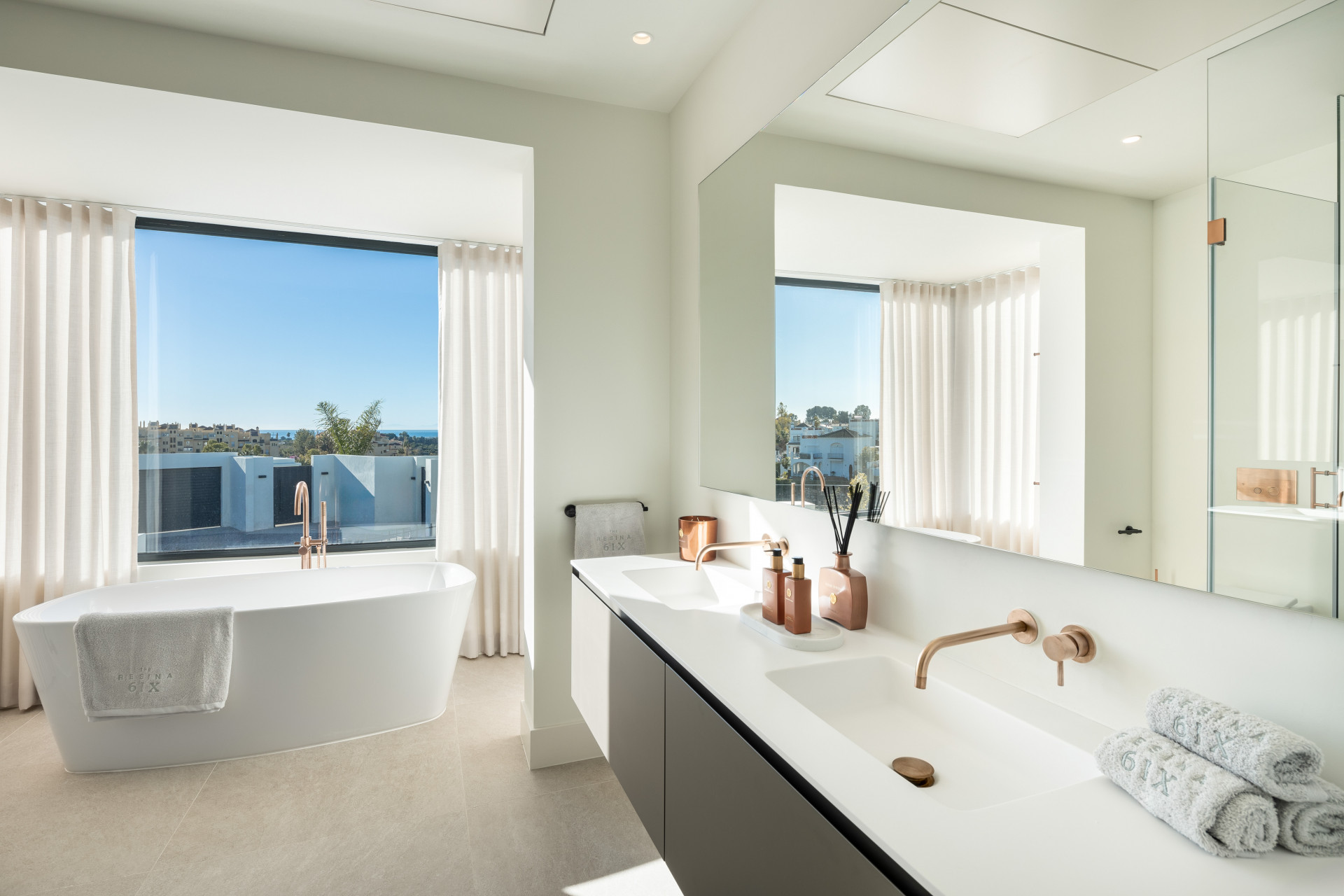 Villa with Stunning Views · Photo 18