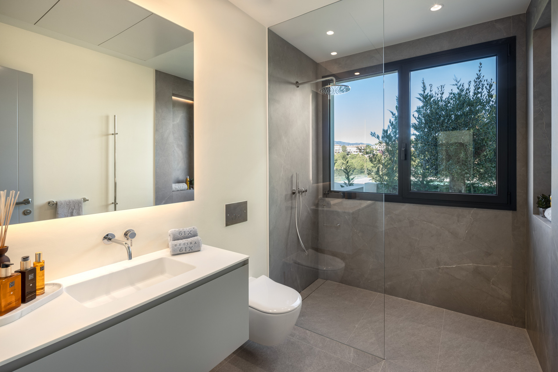 Villa with Stunning Views · Photo 17